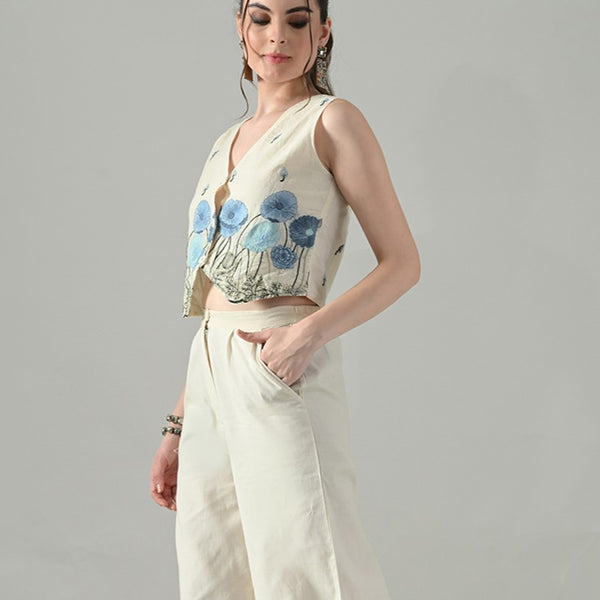 Myshka Women Off White Multicolor Thread Embroidered Waistcoat