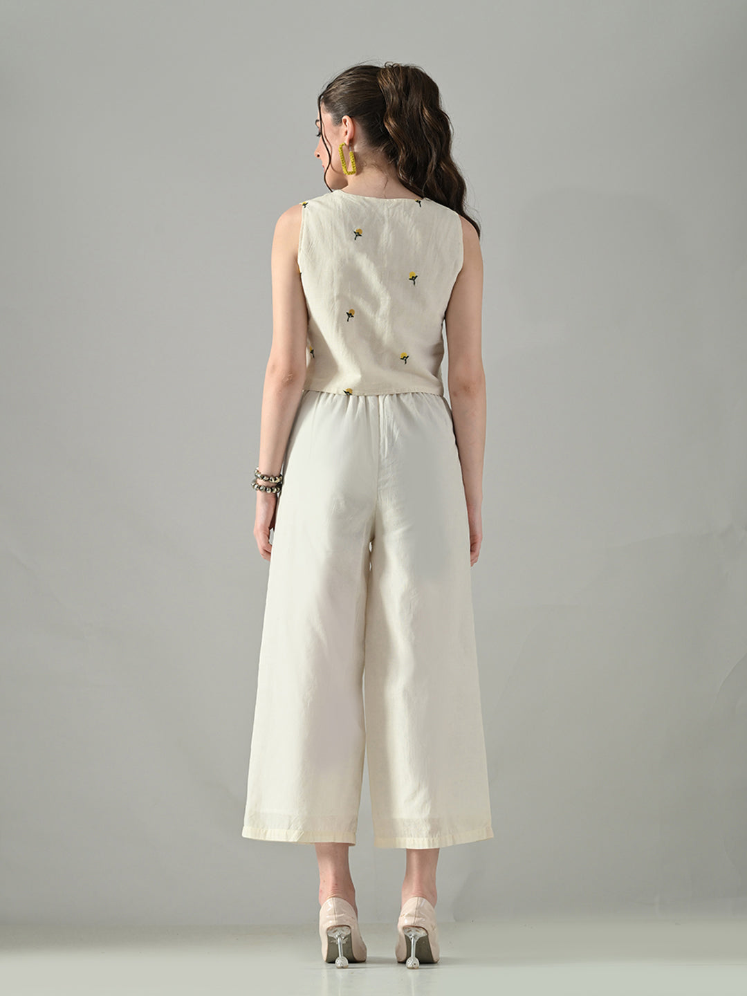 Myshka Women Off White Multicolor Thread Embroidered Waistcoat