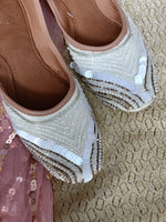 Thumbnail for Desi Colour Women Indian Ethnic Footwear-Off White V Pearl - Distacart