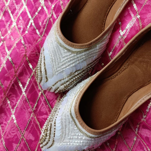 Desi Colour Women Indian Ethnic Footwear-White V Pearl - Distacart