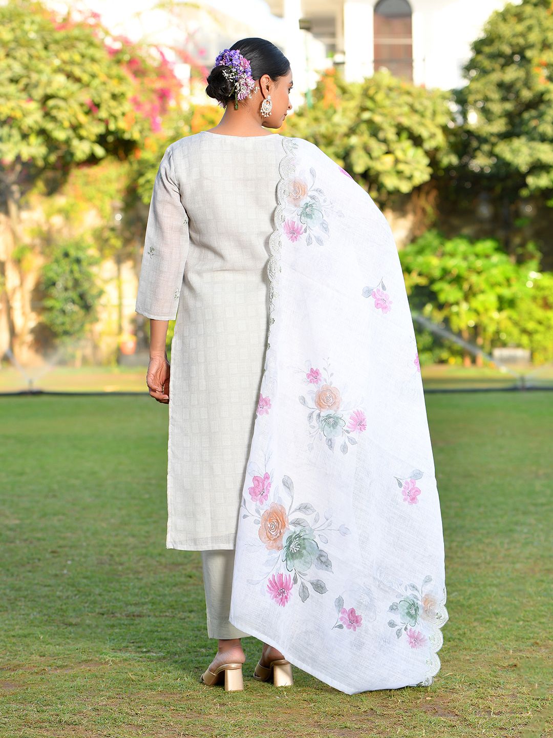 Vaasva Women's Grey Green Linen Suit Set With Cutwork Dupatta - Distacart