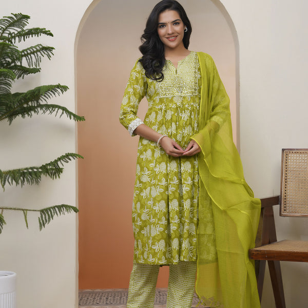 Vaasva Women Green Cotton Kurta With Cotton Pant & Dupatta