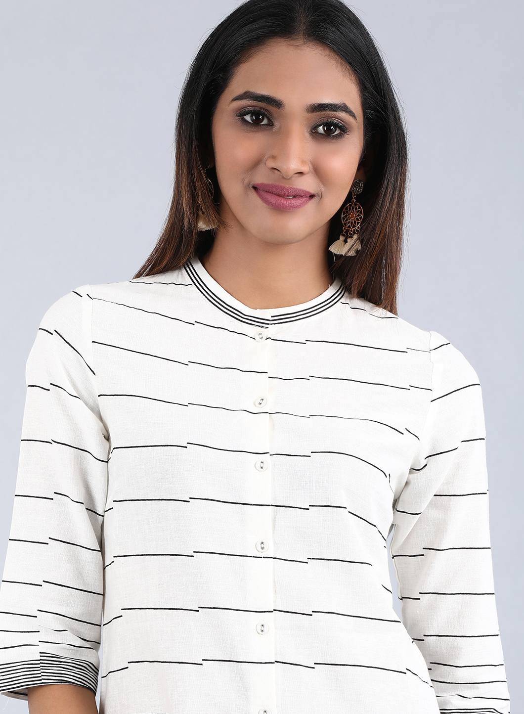 https://cdn.shopify.com/s/files/1/0722/3148/5636/files/18AUW11048-110155_5_b1fcd4f9-e3d2-454c-ac92-a10db0745e3e.jpg?v=1760475917