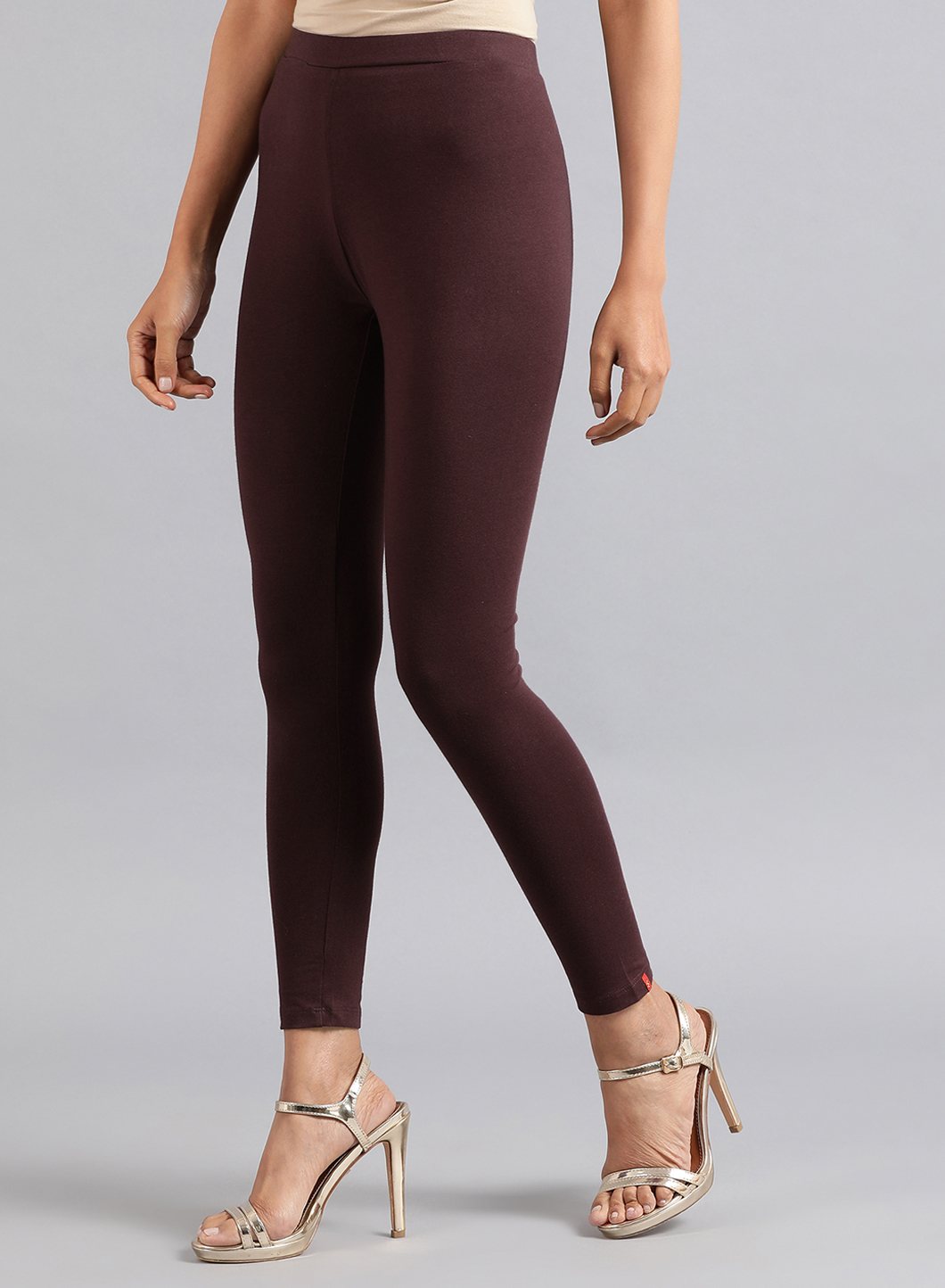https://cdn.shopify.com/s/files/1/0722/3148/5636/files/18AUW60105-210979_3_81687f23-5af2-45e2-8ea7-e9a07c962bb4.jpg?v=1760595254