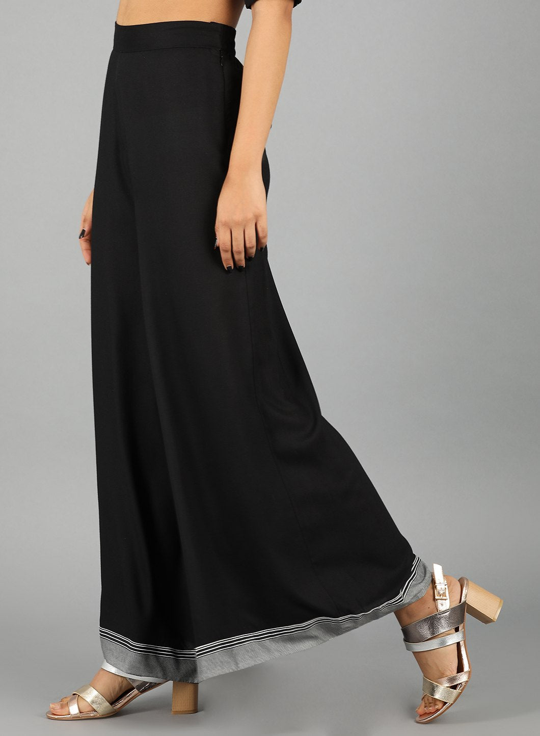 https://cdn.shopify.com/s/files/1/0722/3148/5636/files/18AUW60890-11617_3_2e65477e-e485-4fe5-badb-03e3340c43fd.jpg?v=1760595414