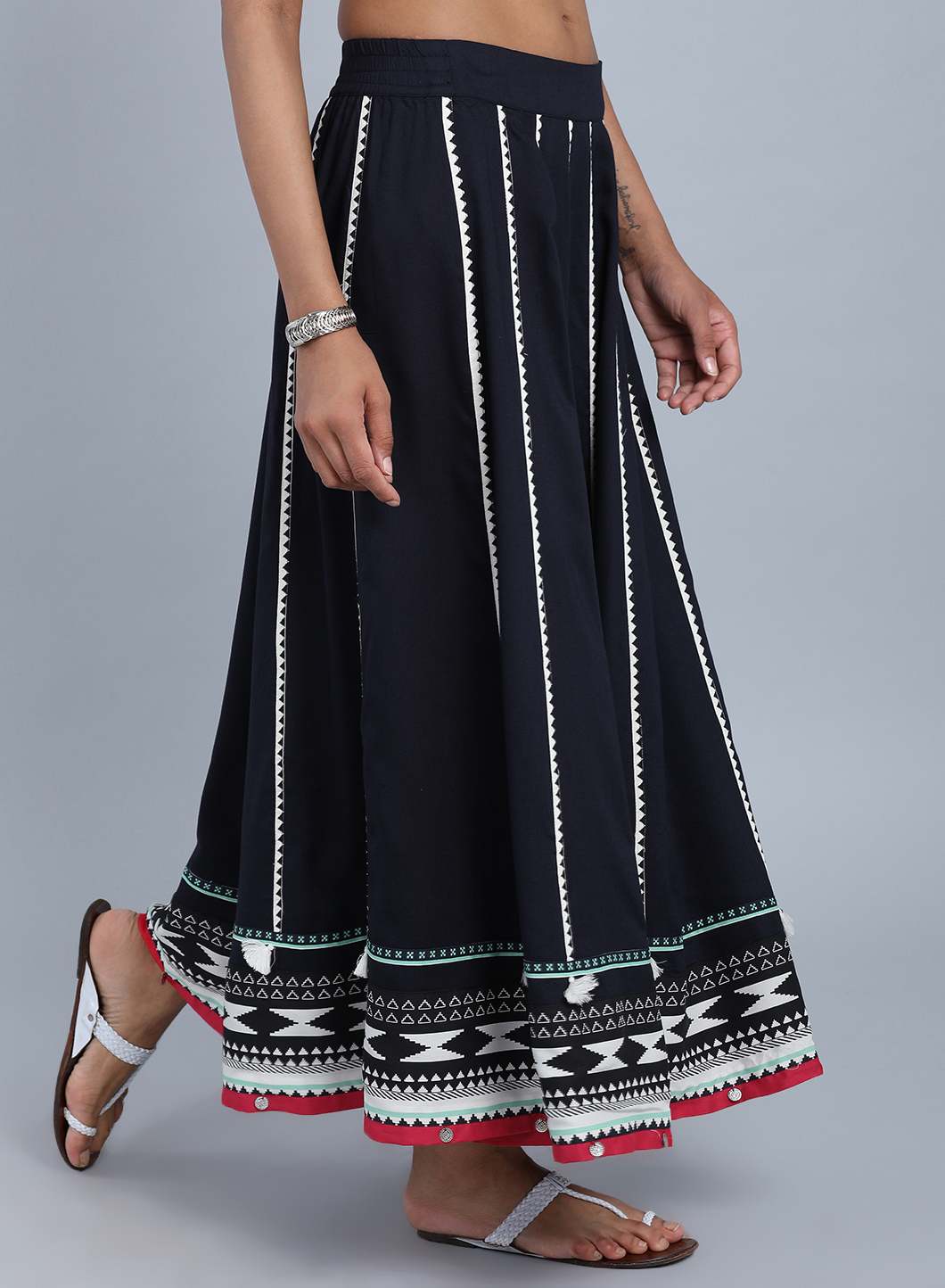 https://cdn.shopify.com/s/files/1/0722/3148/5636/files/18FE55385-12108_4_a343fee3-718b-485f-a1c1-e73913f645a2.jpg?v=1760609100