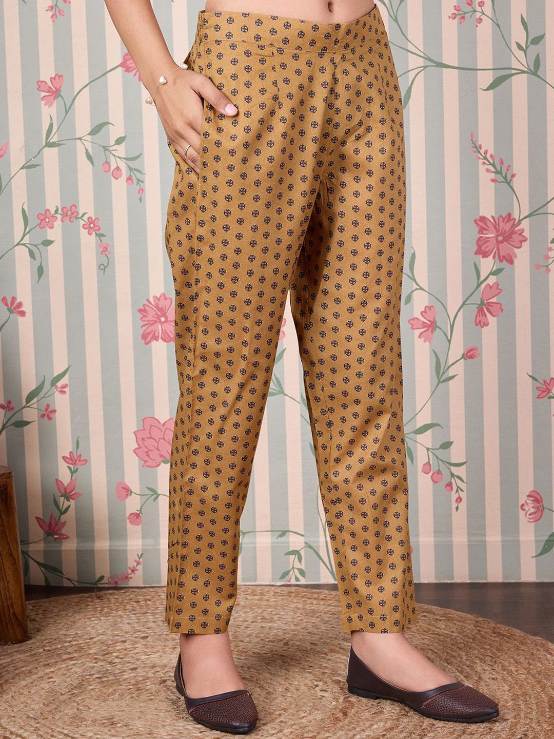 Ode by House of Pataudi Floral Printed Regular Pure Cotton Kurta with Trousers & Dupatta - Distacart