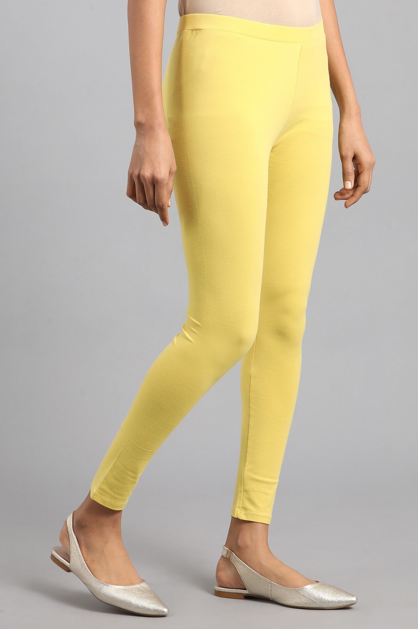 https://cdn.shopify.com/s/files/1/0722/3148/5636/files/19FEW60105-211397_4_9e8e70c5-a0d6-474e-9074-ac3a8071b9be.jpg?v=1760597052