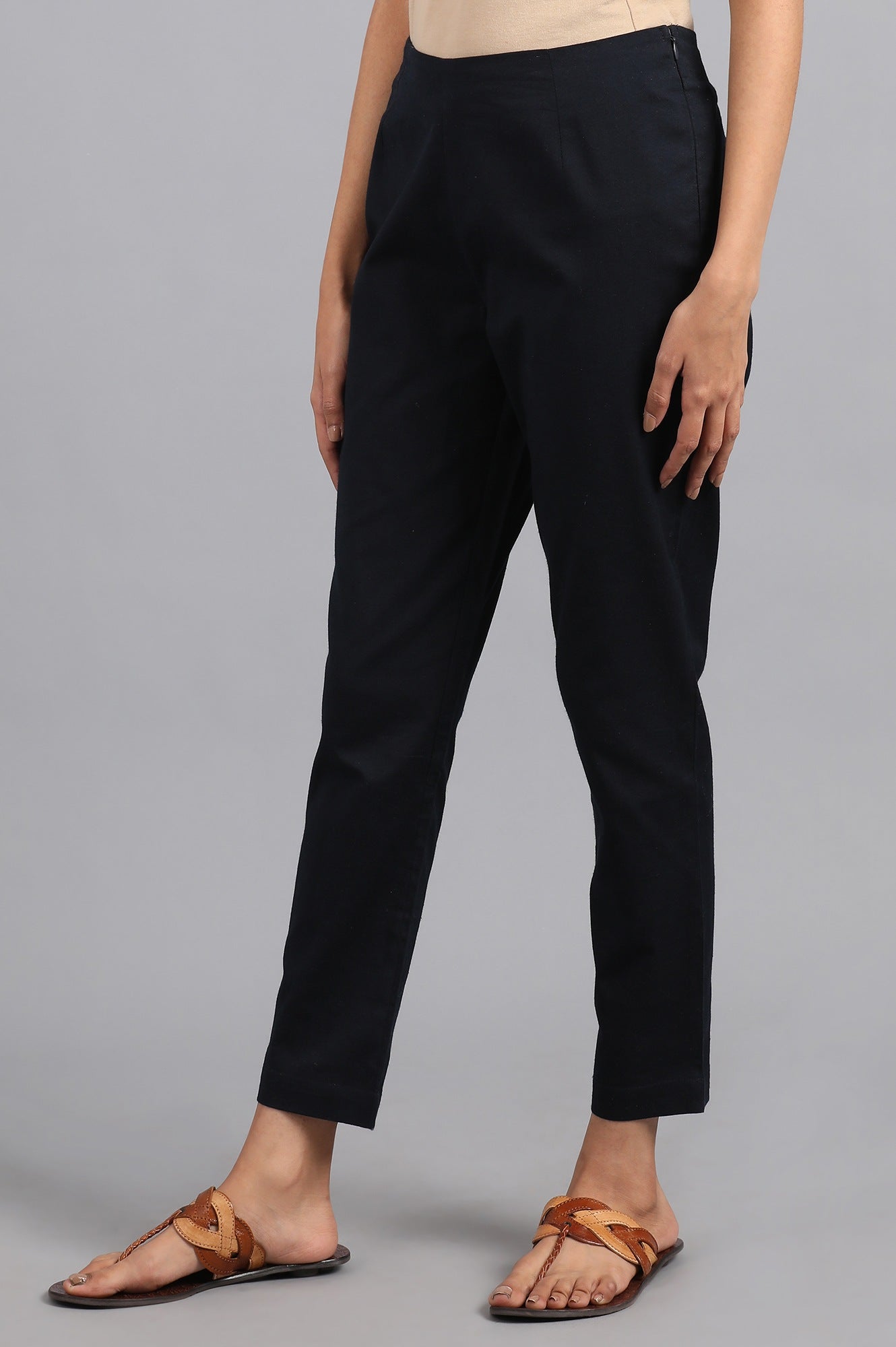 https://cdn.shopify.com/s/files/1/0722/3148/5636/files/19FEW60151-211341_3_329dce20-8bc7-4743-85af-083d51be6593.jpg?v=1760603463