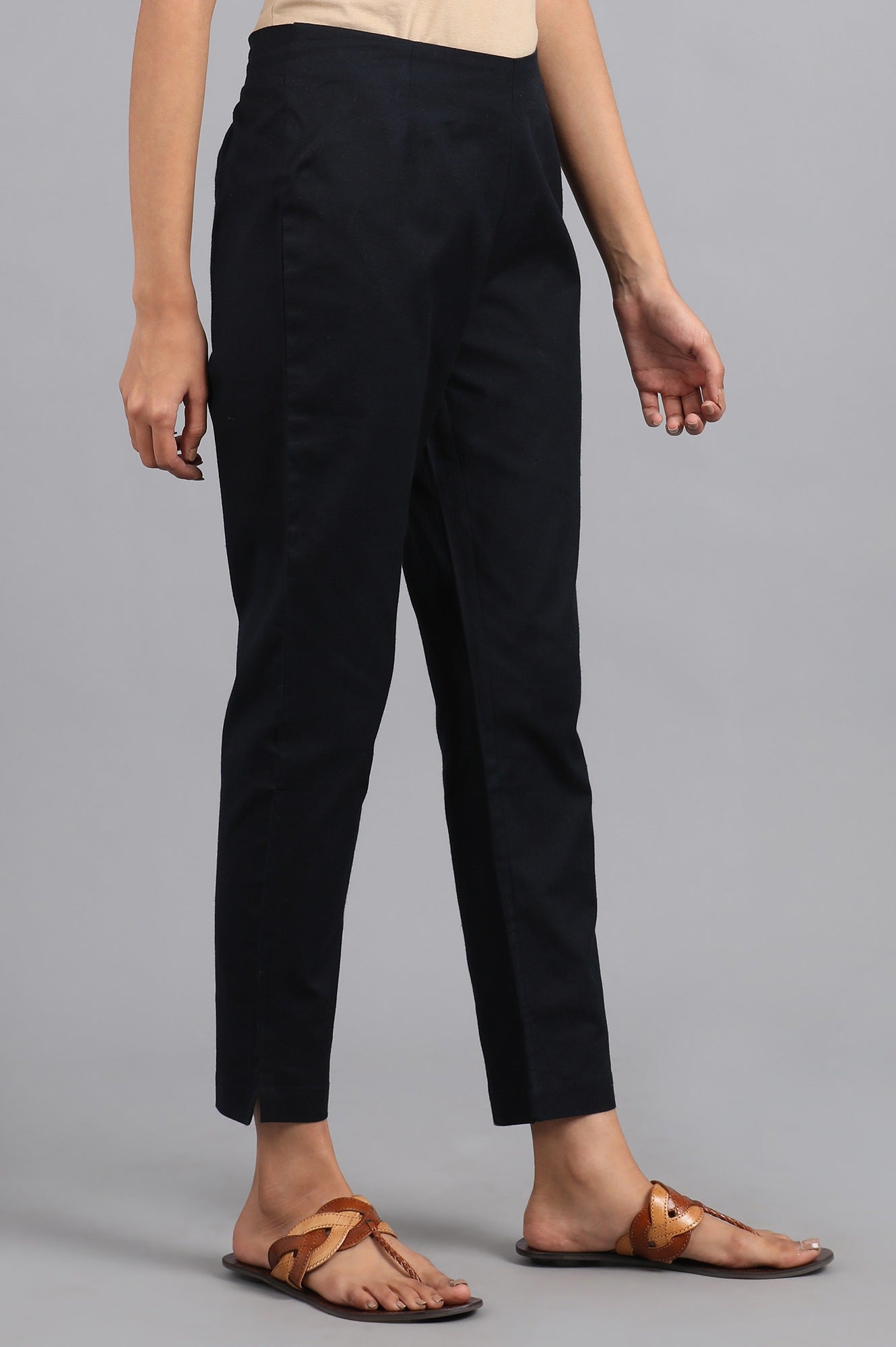 https://cdn.shopify.com/s/files/1/0722/3148/5636/files/19FEW60151-211341_4_b9613d6d-962c-4394-851f-50211c2a3d3f.jpg?v=1760603463
