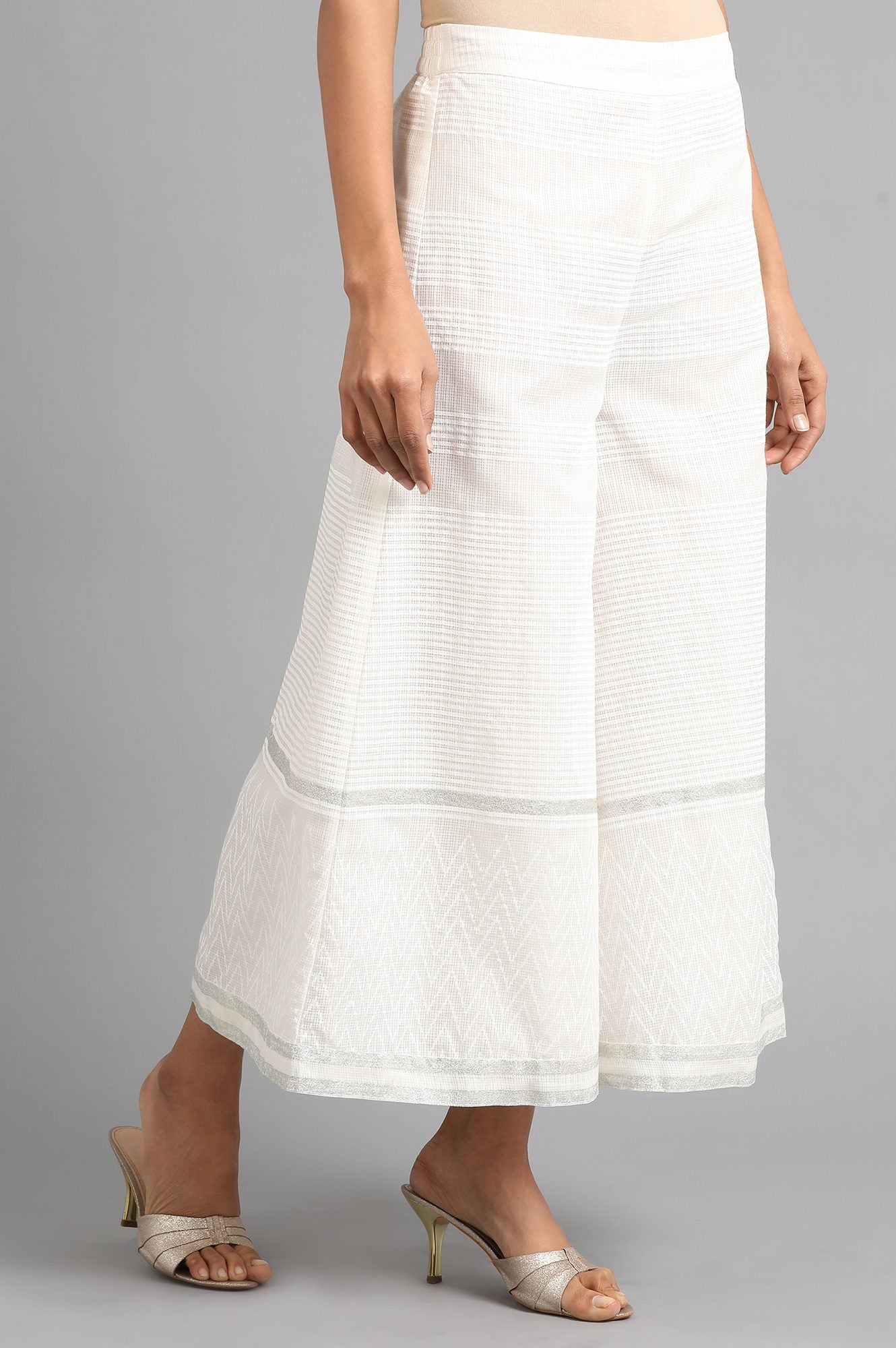 https://cdn.shopify.com/s/files/1/0722/3148/5636/files/19FEW60798-111424_4_b61789b7-56cf-4d3c-821a-e67ebce0ccaf.jpg?v=1760597115