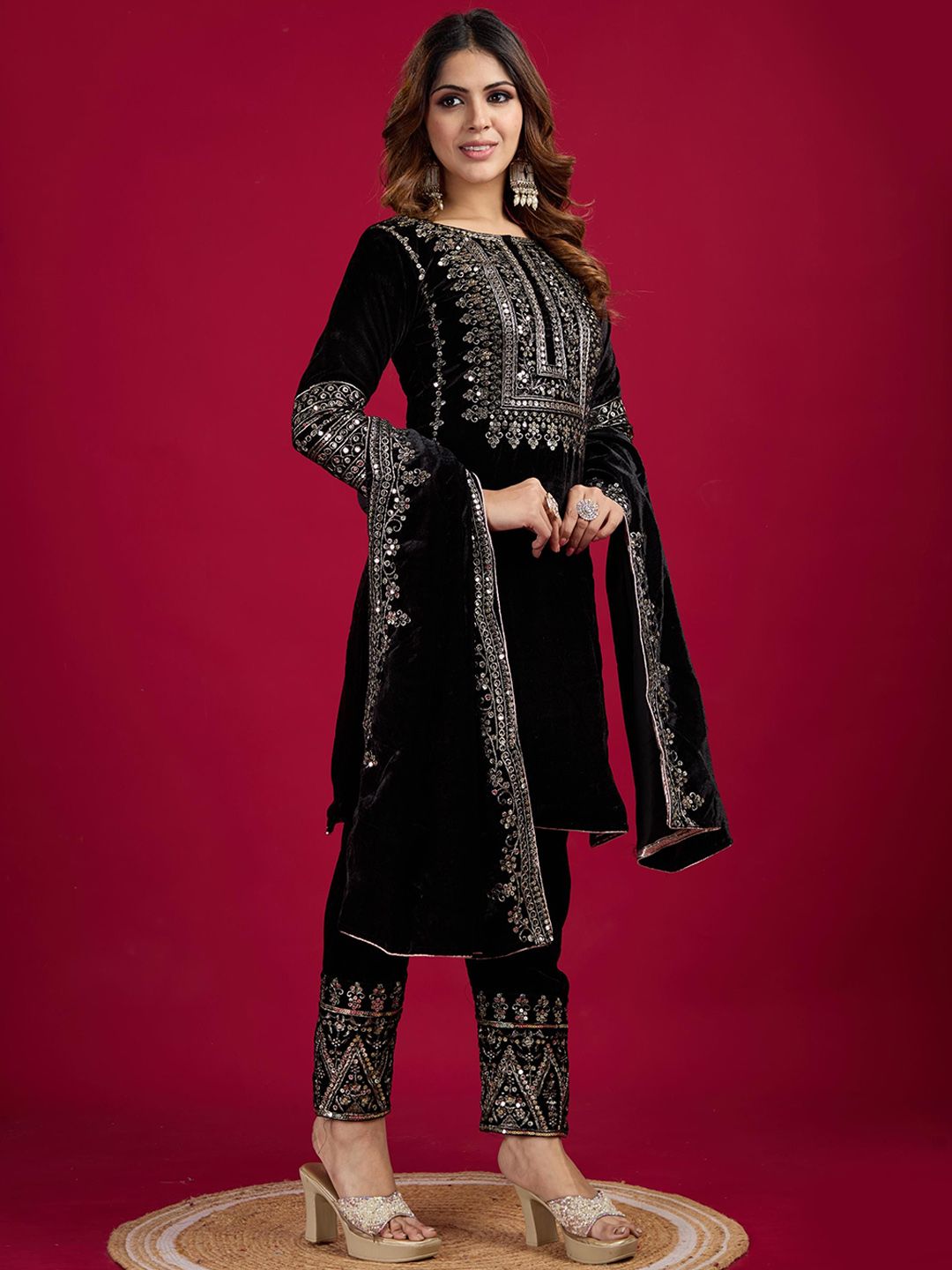 Kalini Women Ethnic Motifs Embroidered Regular Sequinned Velvet Kurti with Pyjamas & With Dupatta