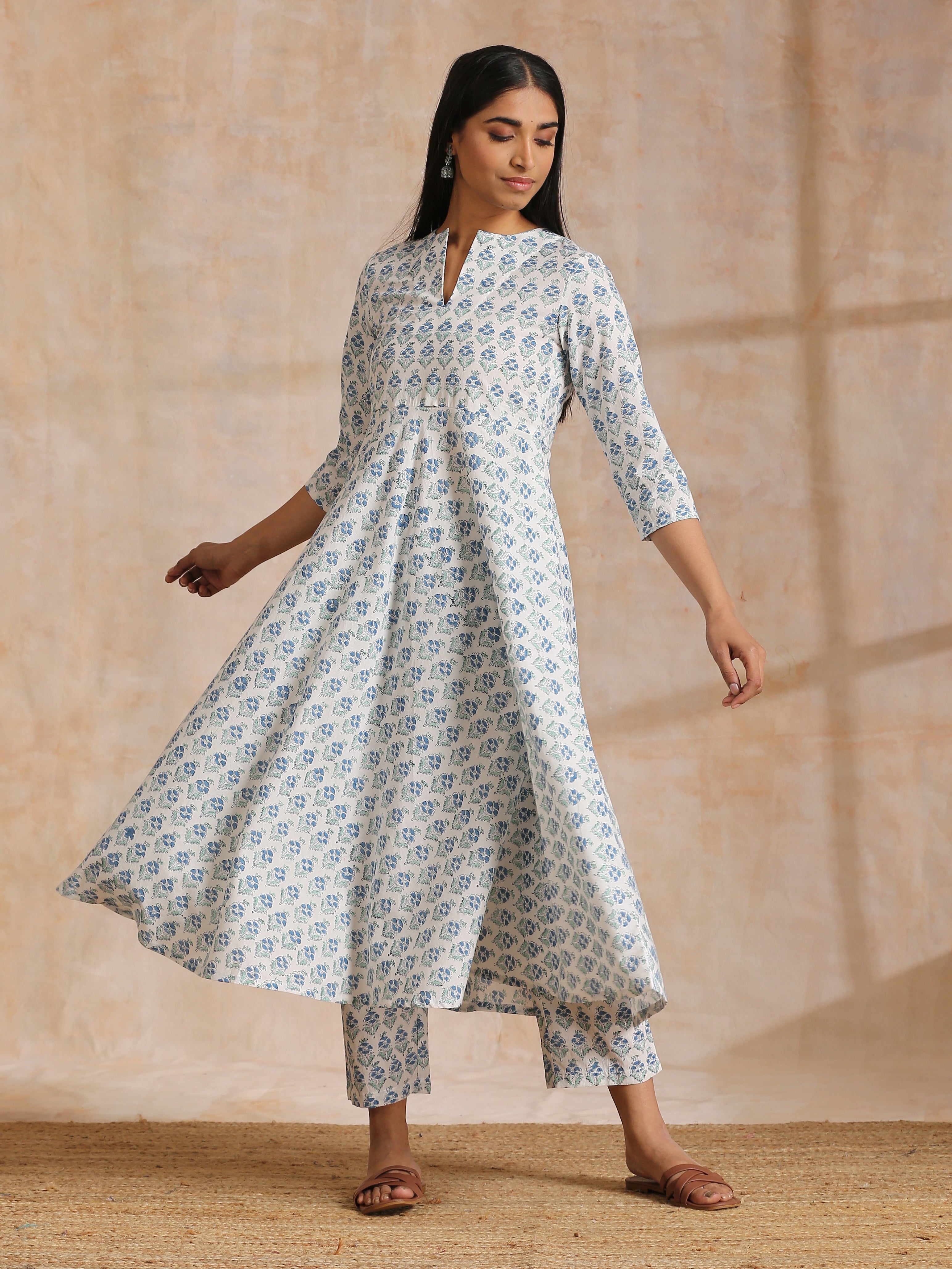 trueBrowns White With Blue Green Buta Print Cotton Flared Kurta Pant Set - Distacart