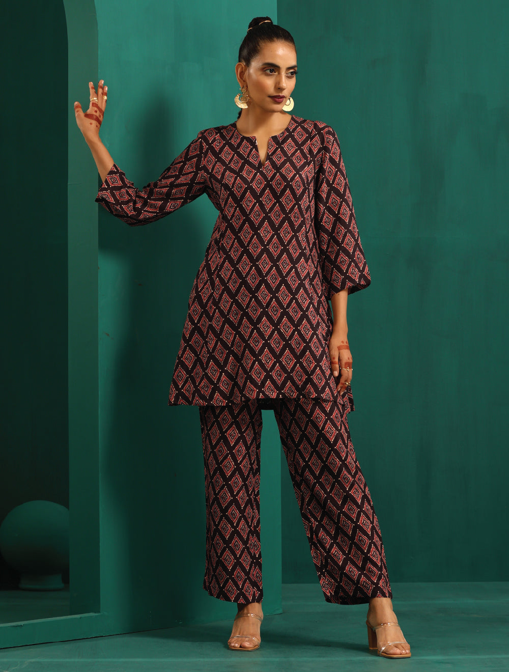 trueBrowns Black Diamond Muslin Silk Printed Relaxed Co-ord Set - Distacart