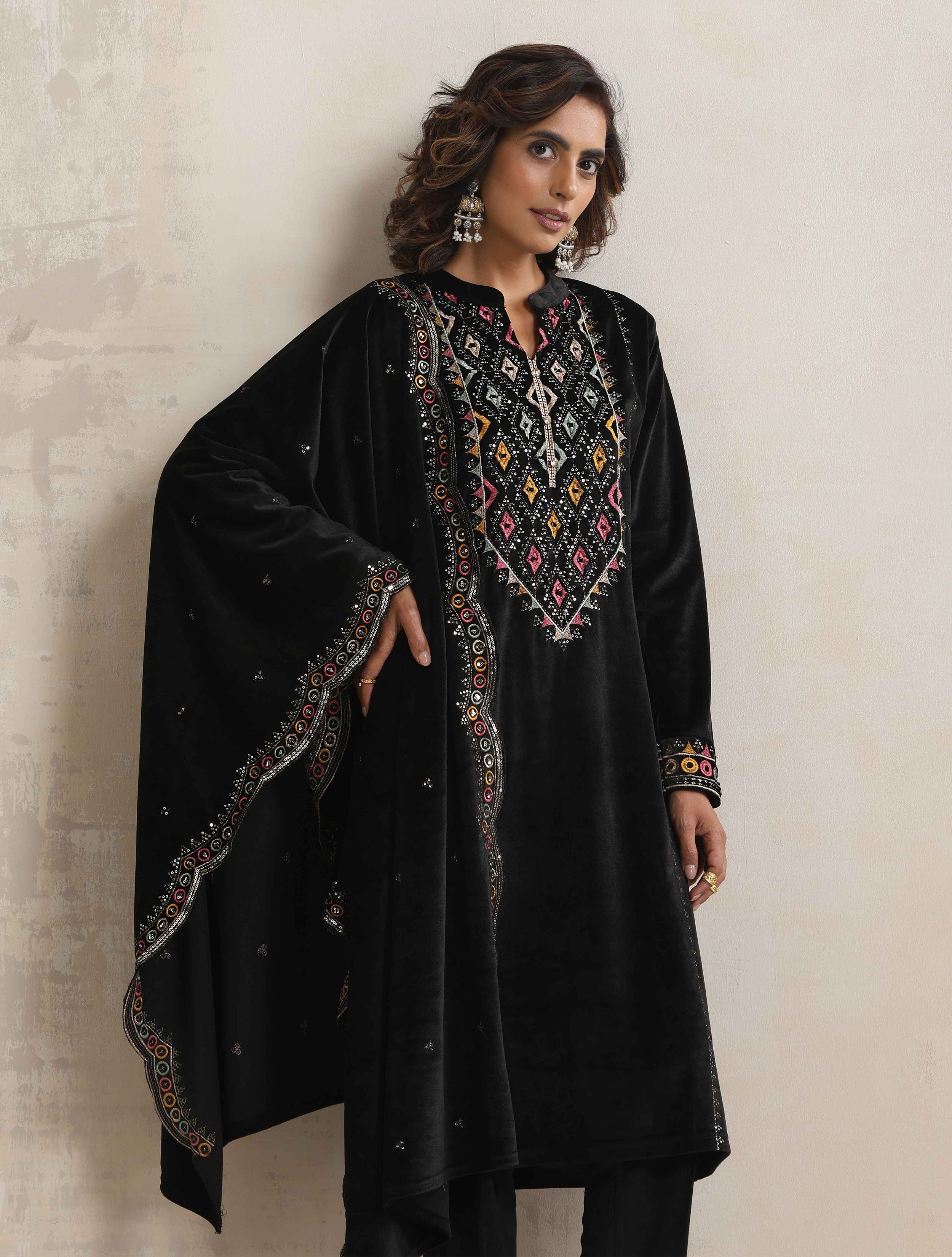 trueBrowns Black Velvet Geometric Embroidered Kurta Pant Dupatta Set - Distacart