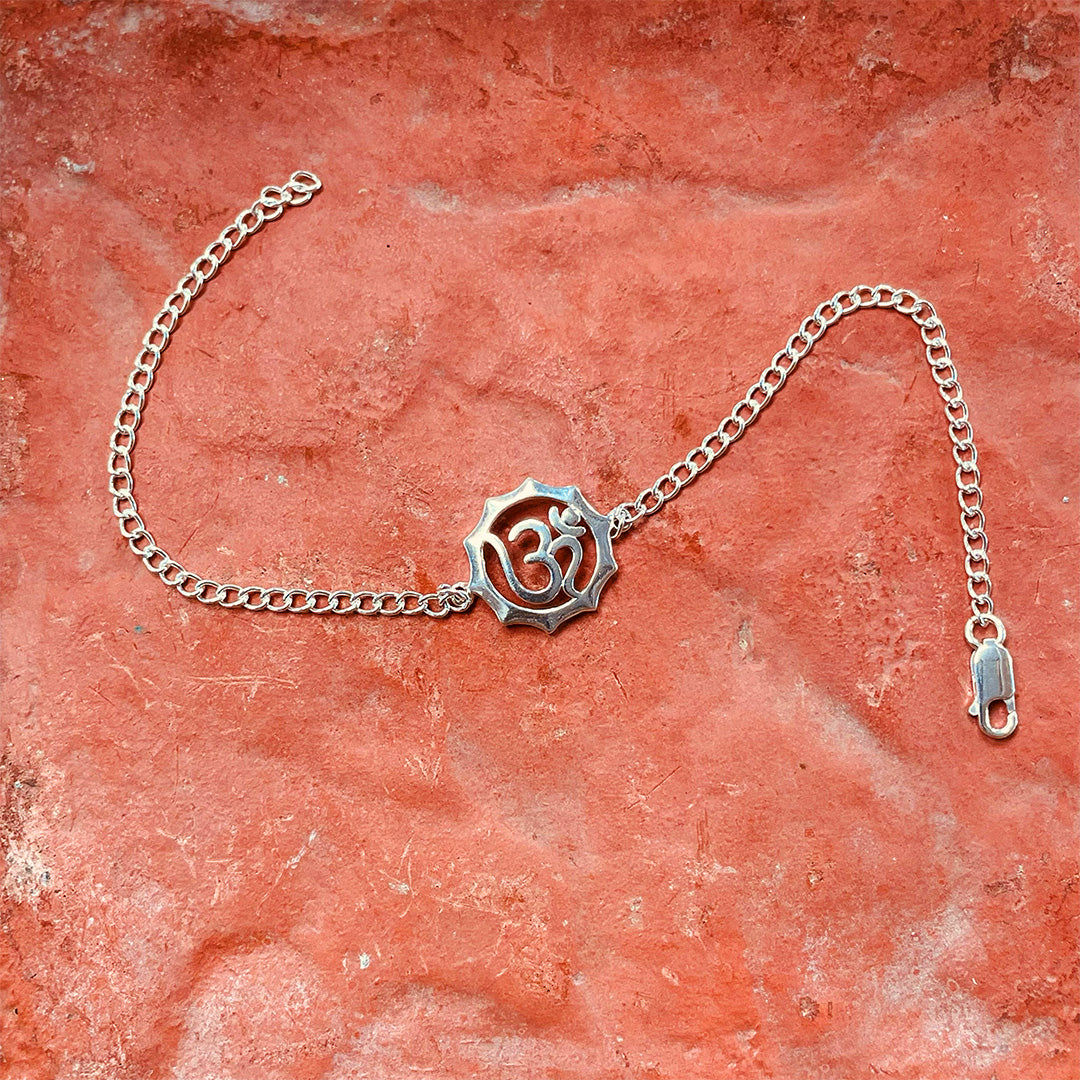 trueBrowns 925 Sterling Silver Embossed Om Silver Chain Rakhi - Distacart