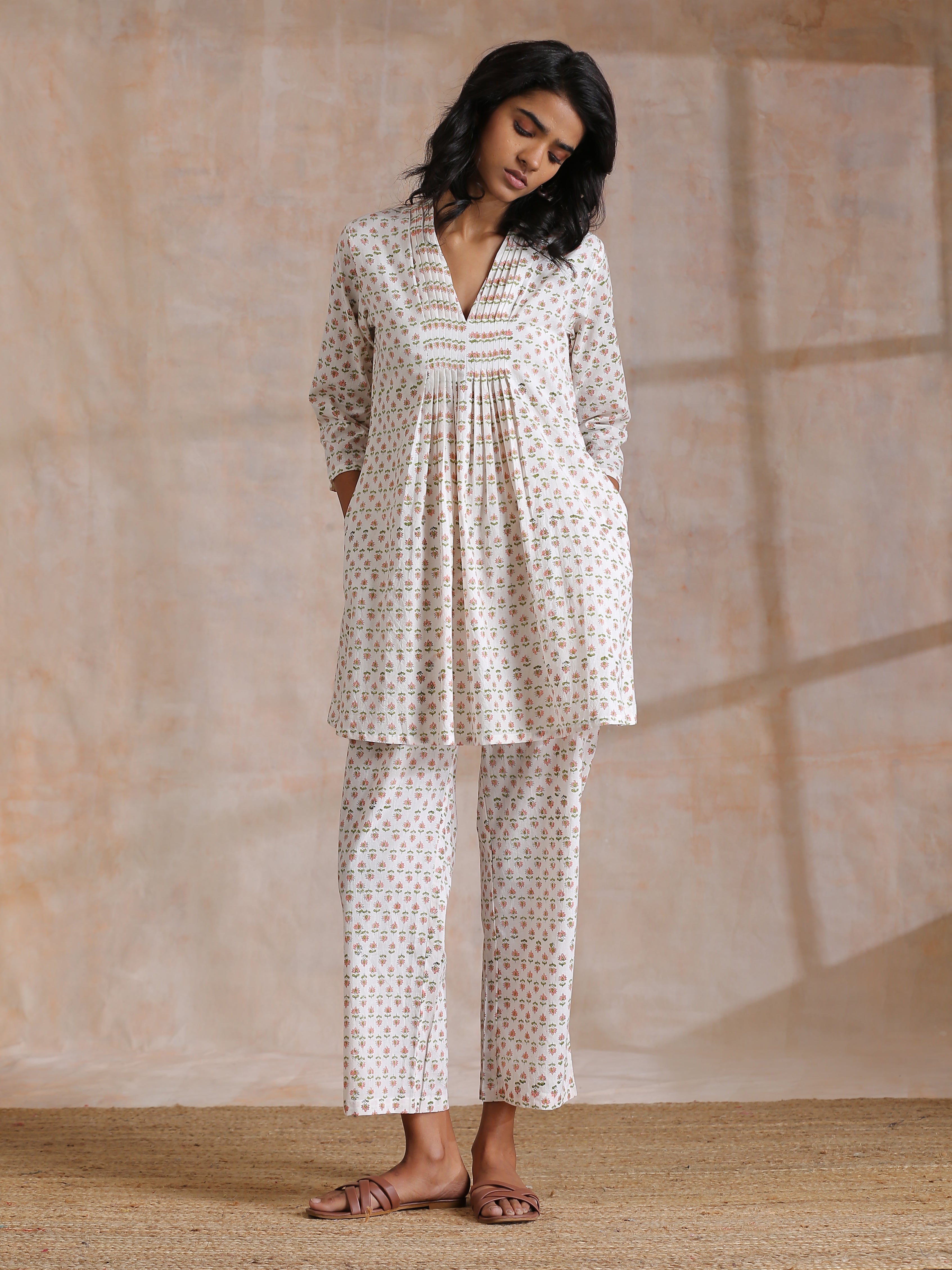 trueBrowns White With Small Floral Booti Print Cotton Pleated Co-Ord Set - Distacart