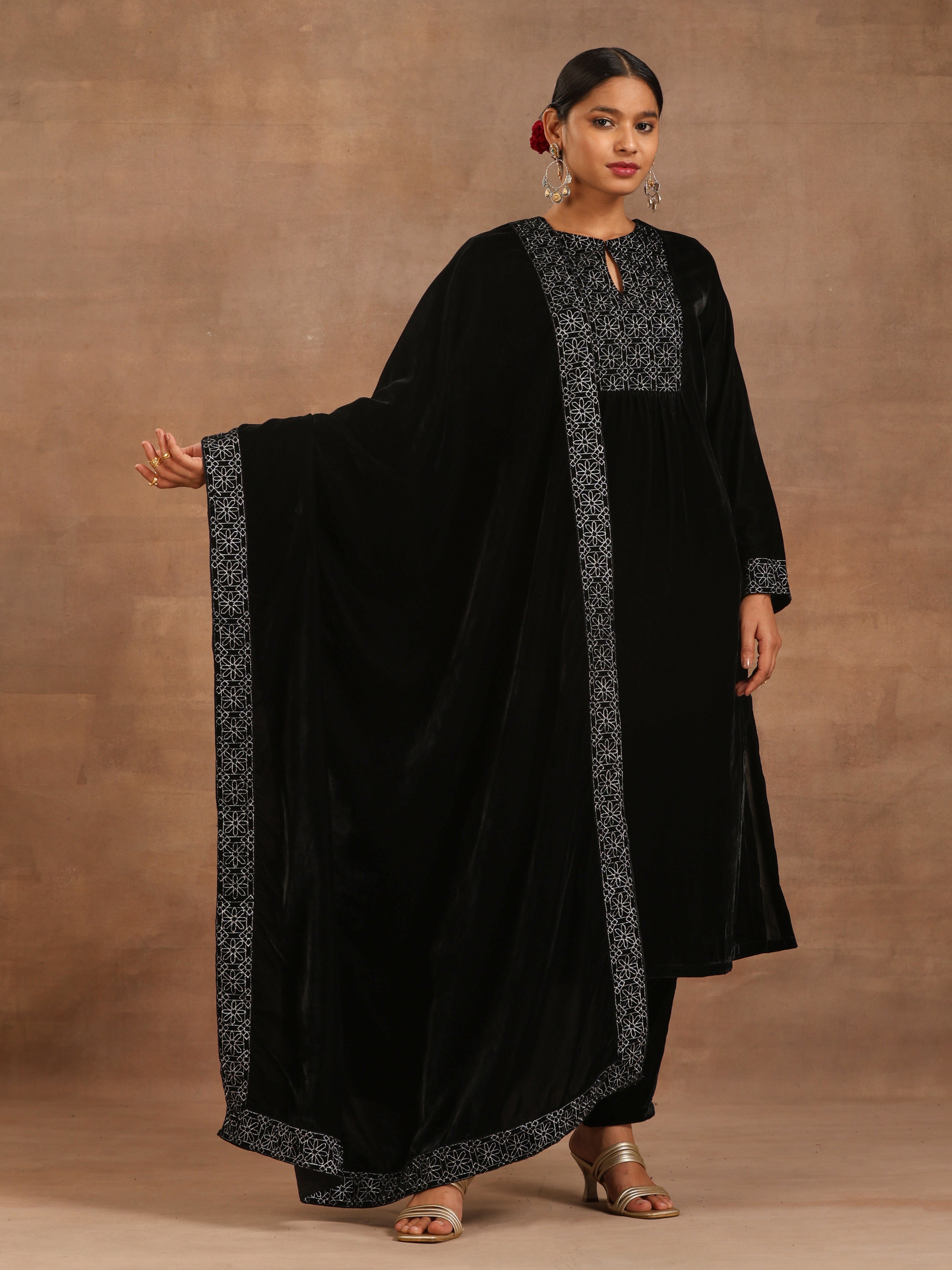 trueBrowns Black Velvet Embroidered Shawl - Distacart