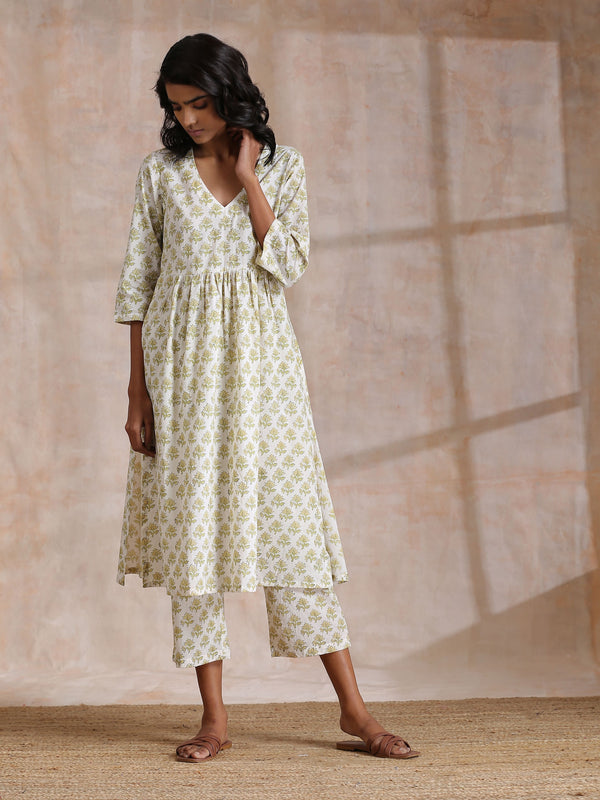 trueBrowns Green Buta On Off White Block Print Cotton Slit Gathered Kurta Set - Distacart