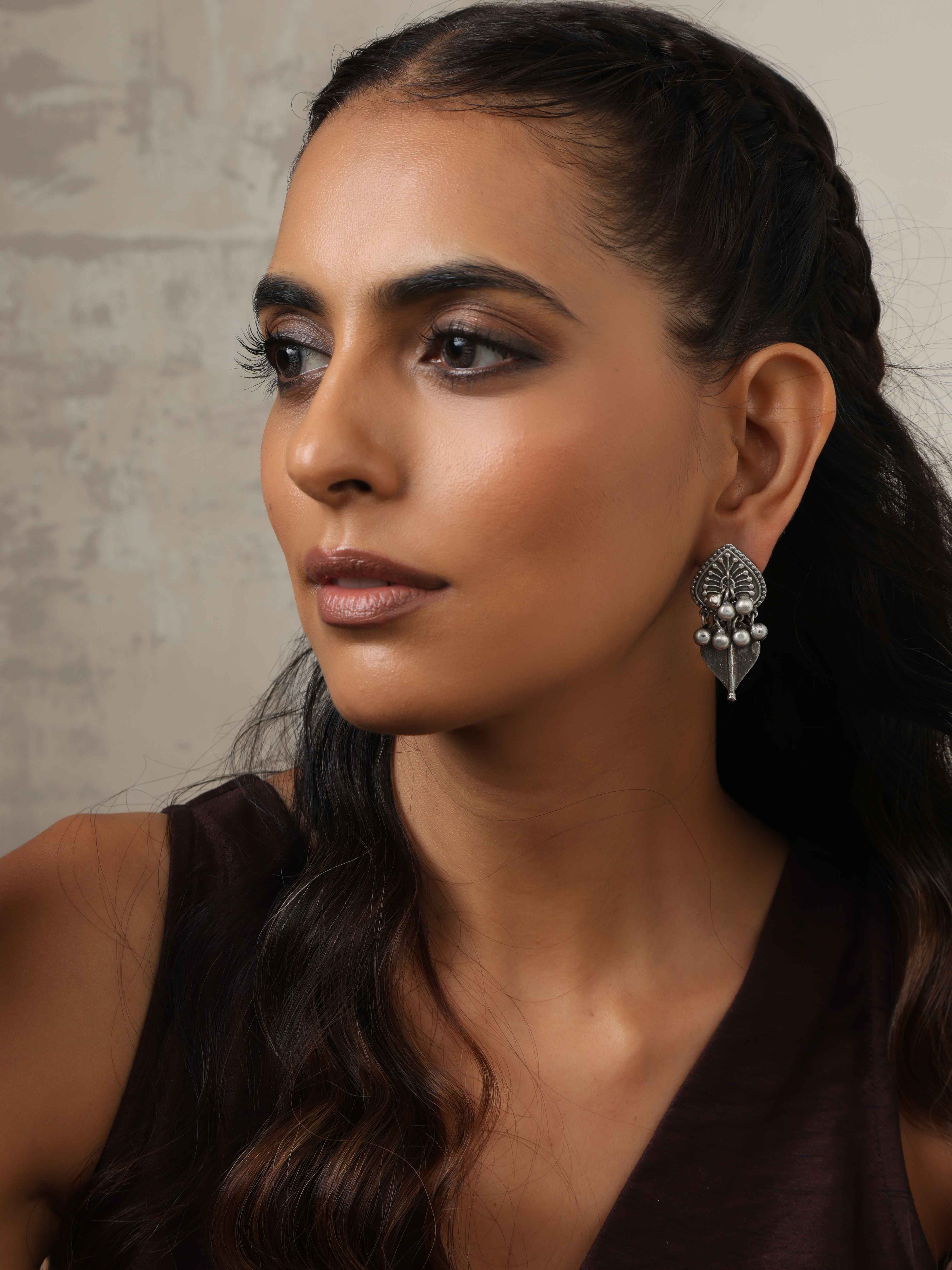 trueBrowns Silver Tone Leaf Stud Earrings - Distacart