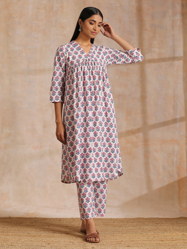 trueBrowns White With Pink Blue Floral Block Print Cotton Flared Slit Kurta Pant Set - Distacart