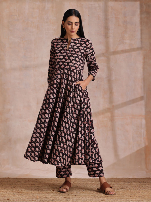 trueBrowns Black Floral Bagru Print Cotton Flared Kurta Pant Set - Distacart