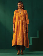 Thumbnail for trueBrowns Mustard Geometric Floral Viscose Silk Front Gathered Kurta Pant Set - Distacart