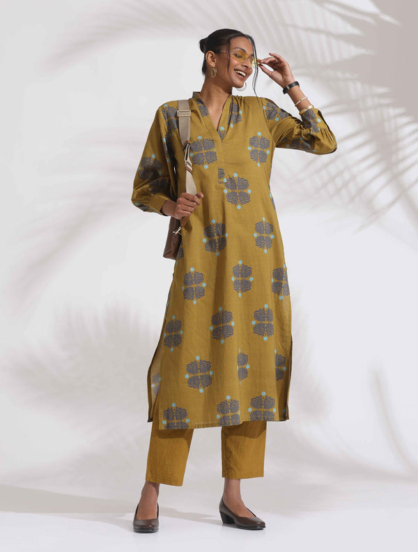 trueBrowns Green Cotton Print Straight Kurta Set