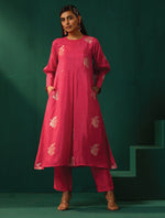 Thumbnail for trueBrowns Pink Floral Viscose Silk Round Neck Puff Sleeve Kurta Pant Set - Distacart