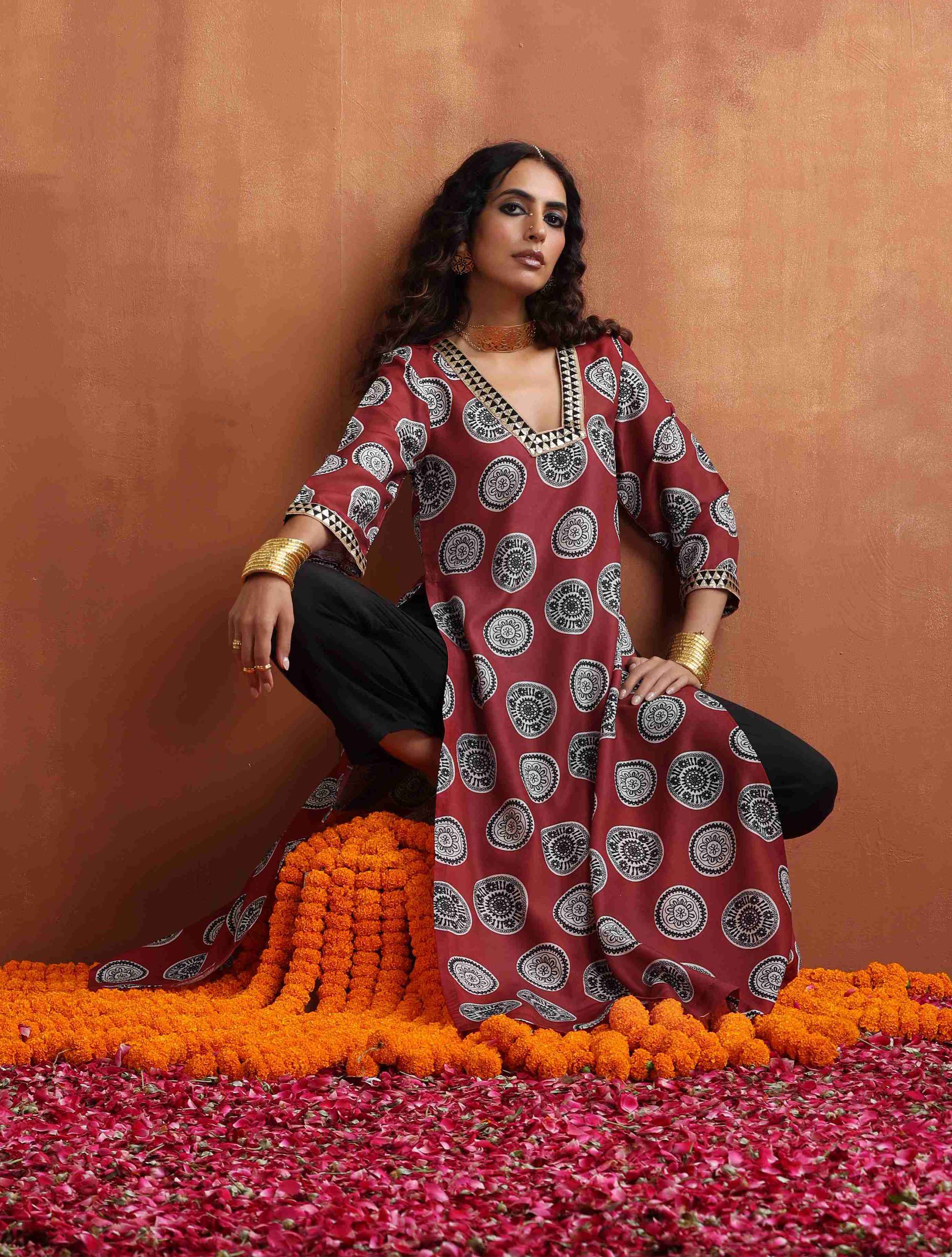 trueBrowns Maroon Print High Slit Kurta Set - Distacart
