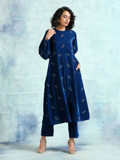trueBrowns Blue Embroidered Velvet Puff Sleeve Kurta - Distacart