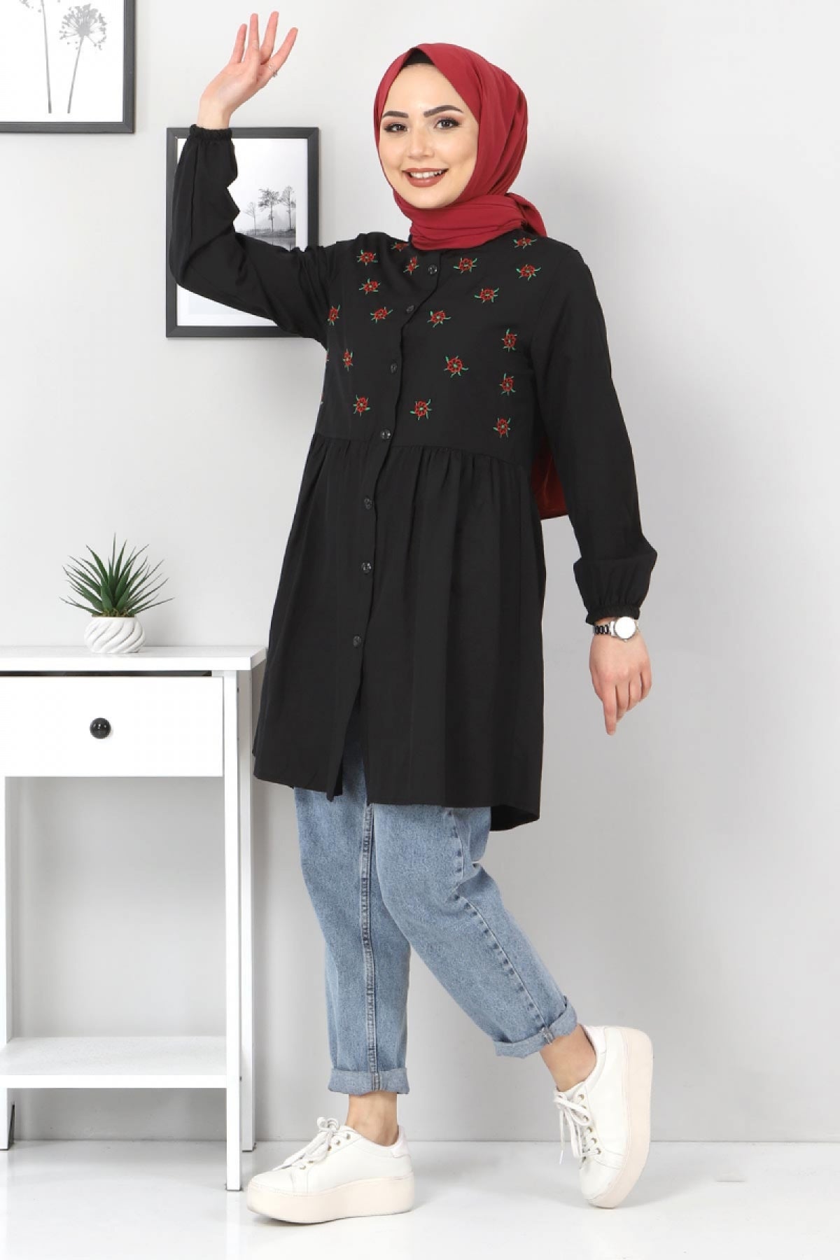 Pimu Muslim Wear Women's Embroidered Top - Black