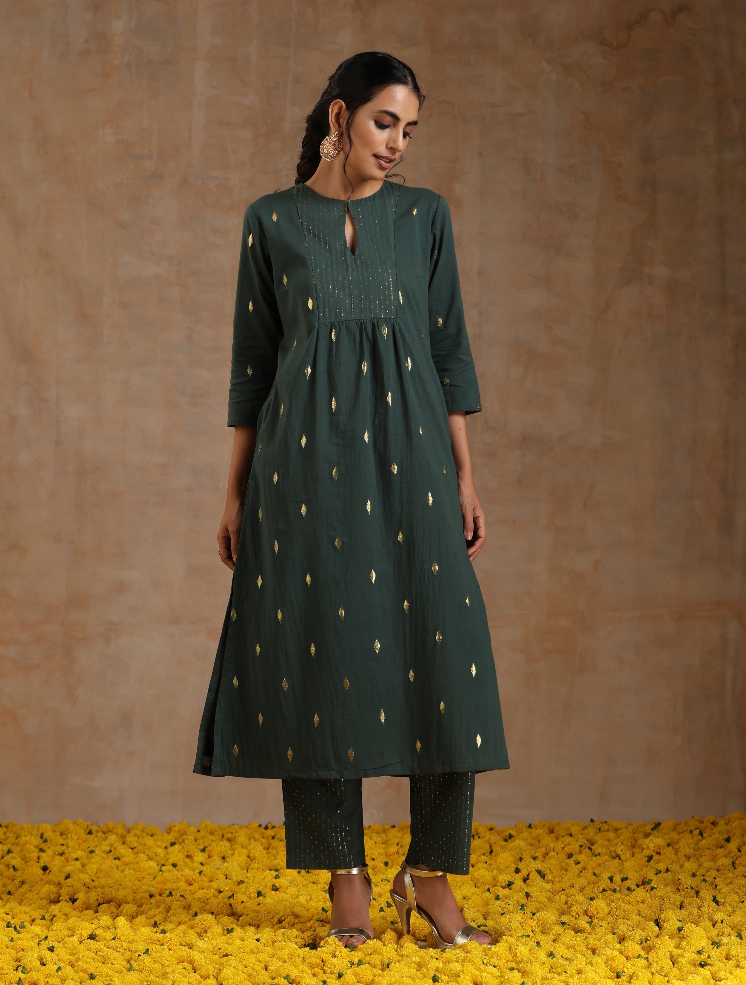 trueBrowns Dark Green Gold Cotton Yoke Kurta Set - Distacart