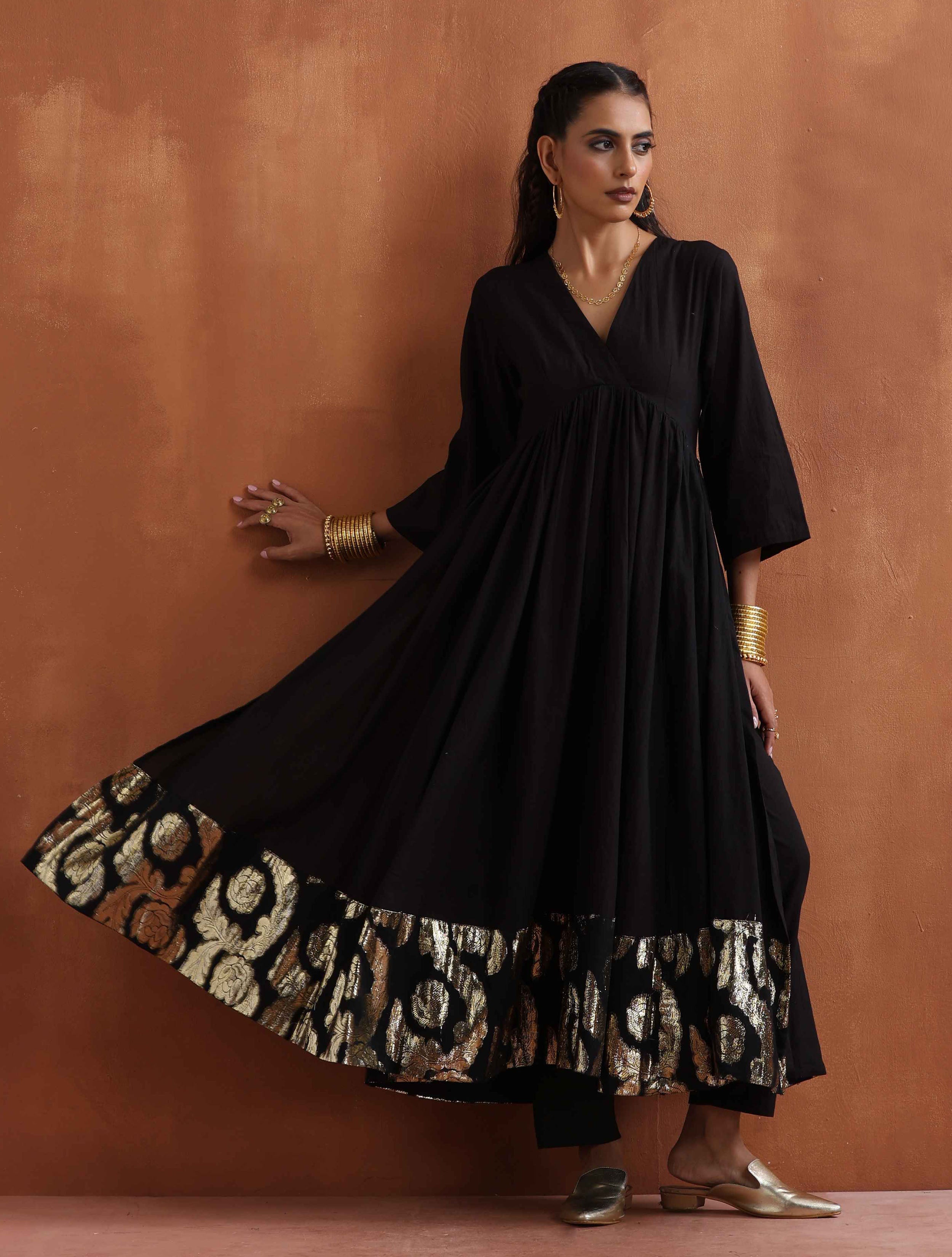 trueBrowns Black Metallic Flared Anarkali Kurta Set - Distacart
