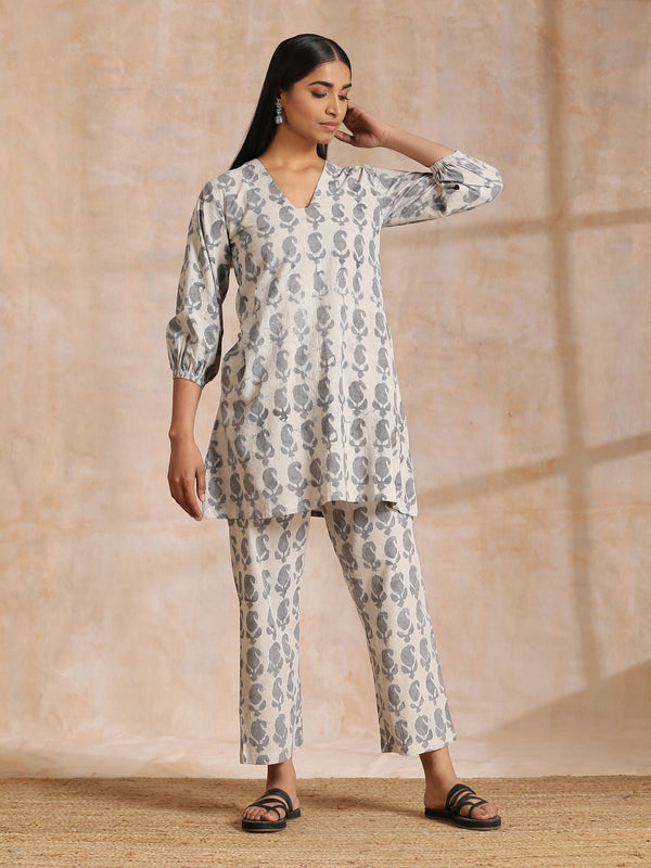 trueBrowns Grey Dabu Buta Print Cotton V-Square Neck Co-Ord Set - Distacart