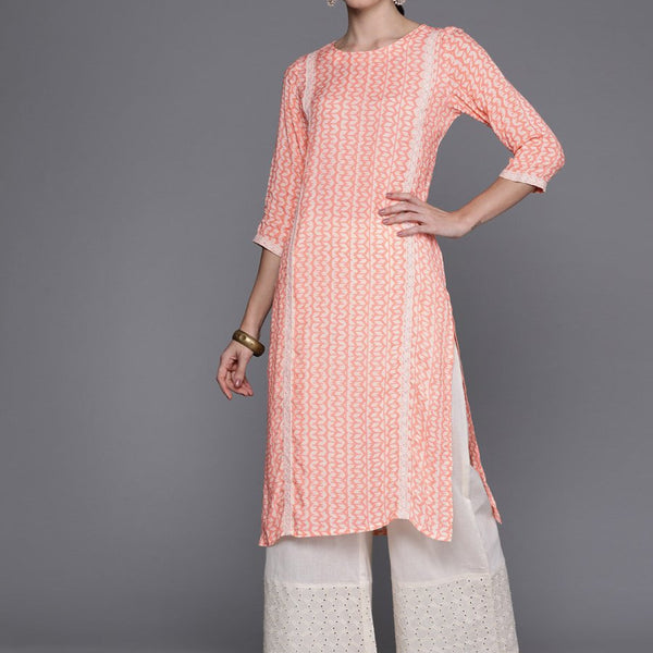 Ahalyaa Abstract Printed Pure Cotton Kurta with Lace Detail - Distacart