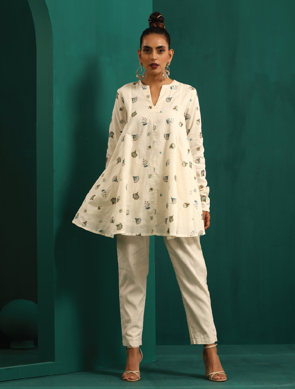 trueBrowns Ivory Blue Floral Cotton Flared Co-ord Set - Distacart