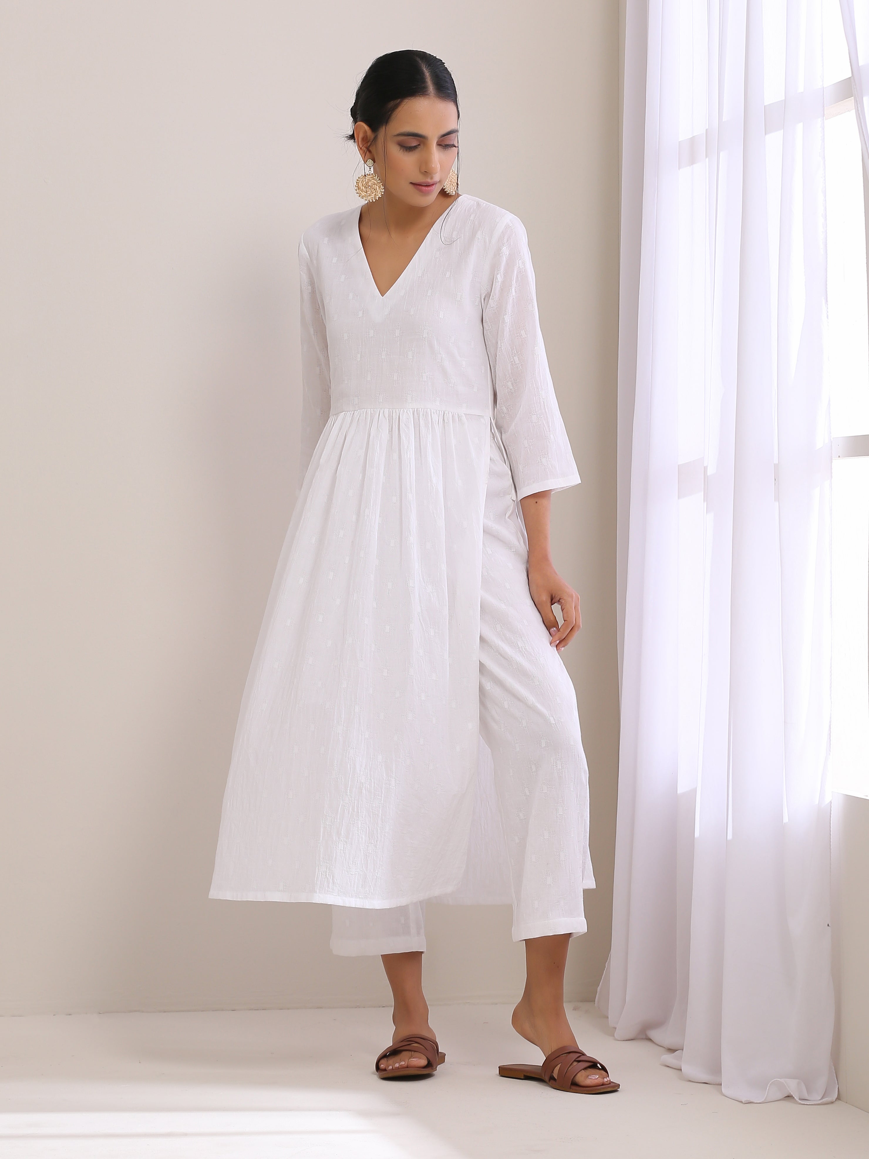 trueBrowns White Dobby High Slit Gathered Kurta Set - Distacart