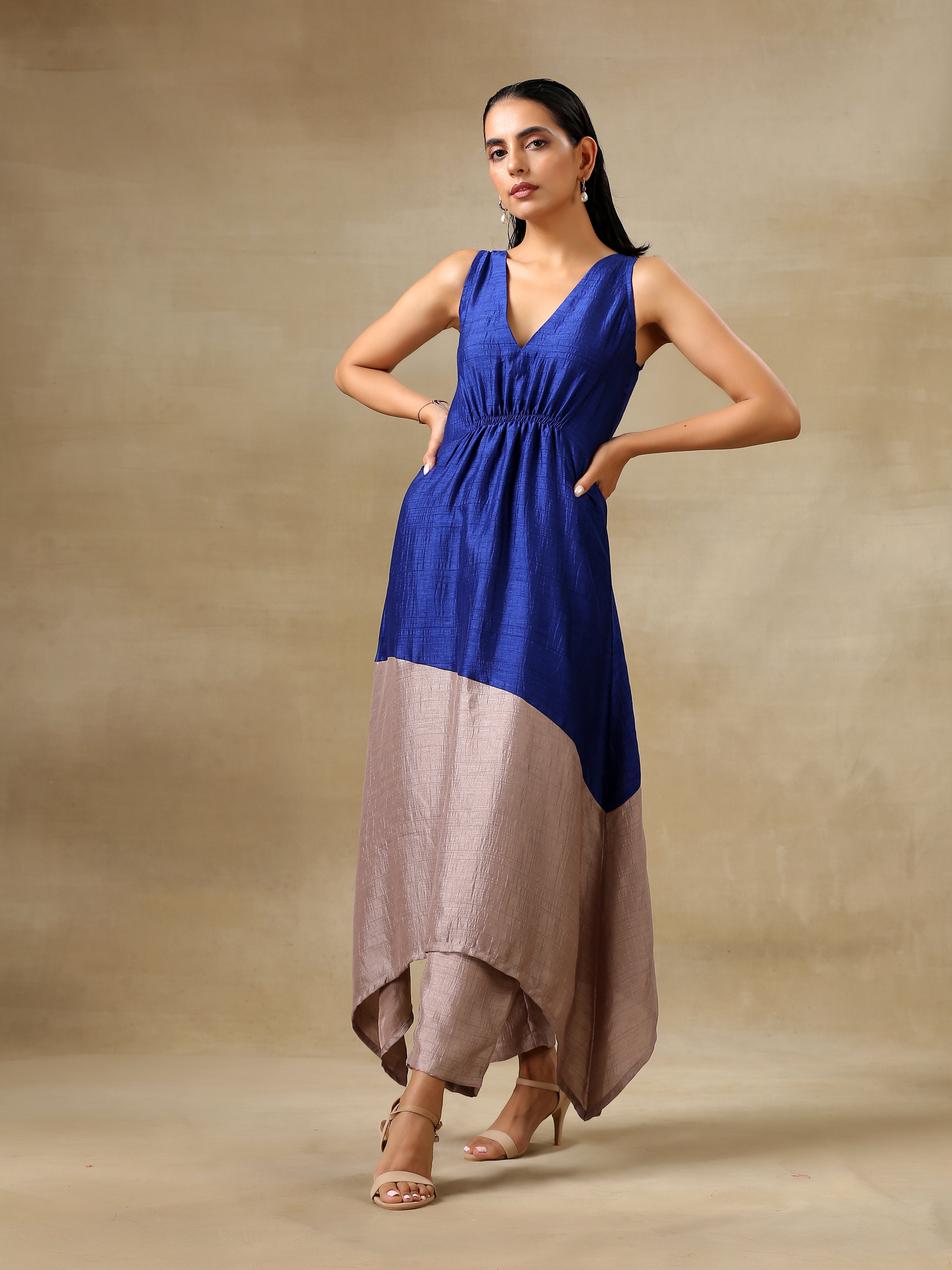 trueBrowns Blue and Grey Textured Silk Sleeveless Round Hemline Kurta Pant Set - Distacart