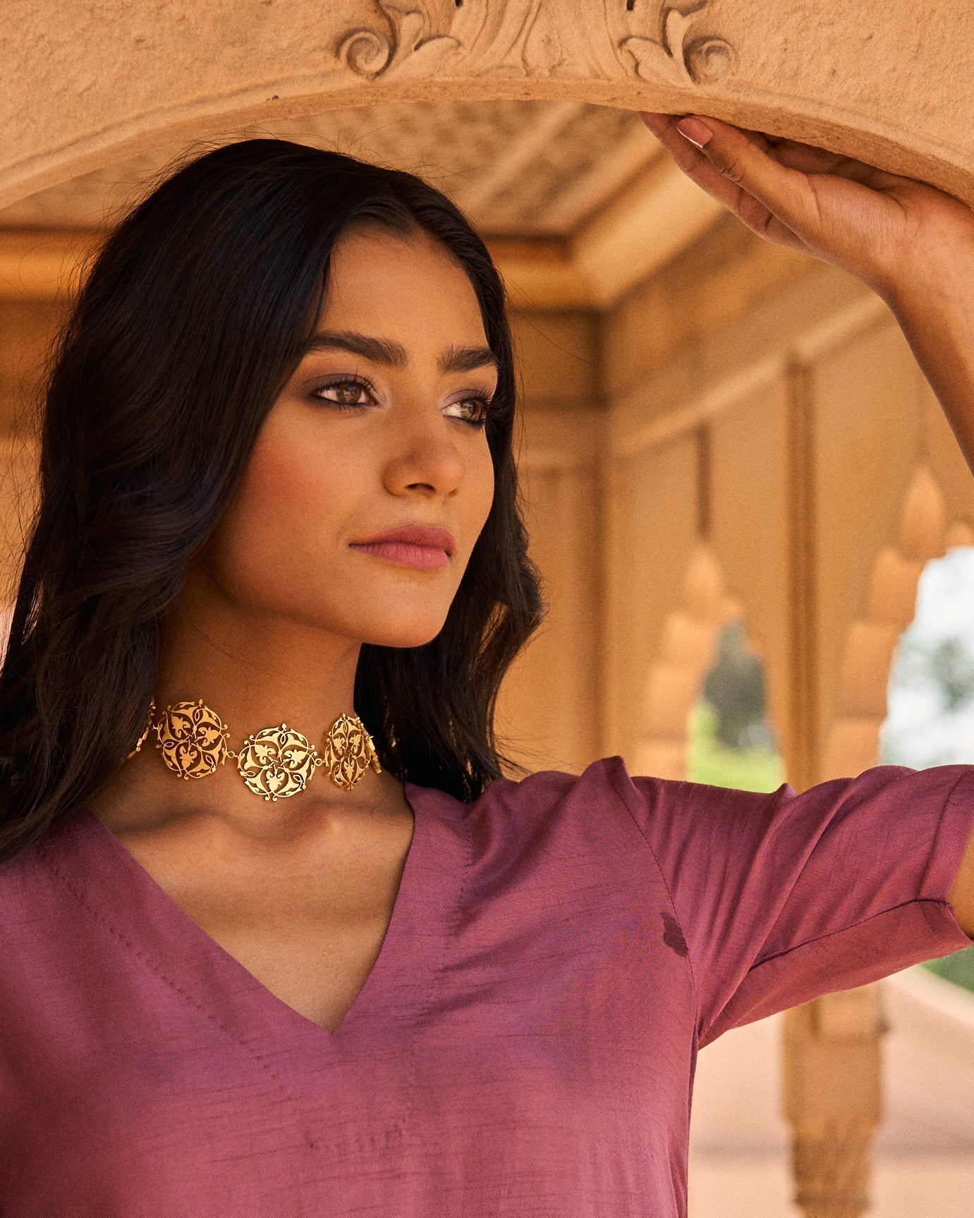 trueBrowns Gold-Polished Leaf Choker - Distacart