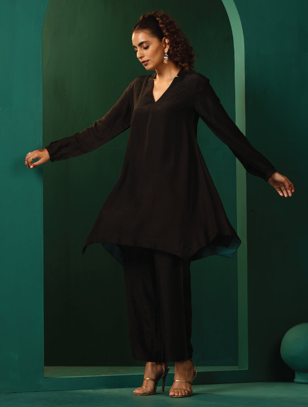 trueBrowns Black Silk Collar Co-ord Set - Distacart