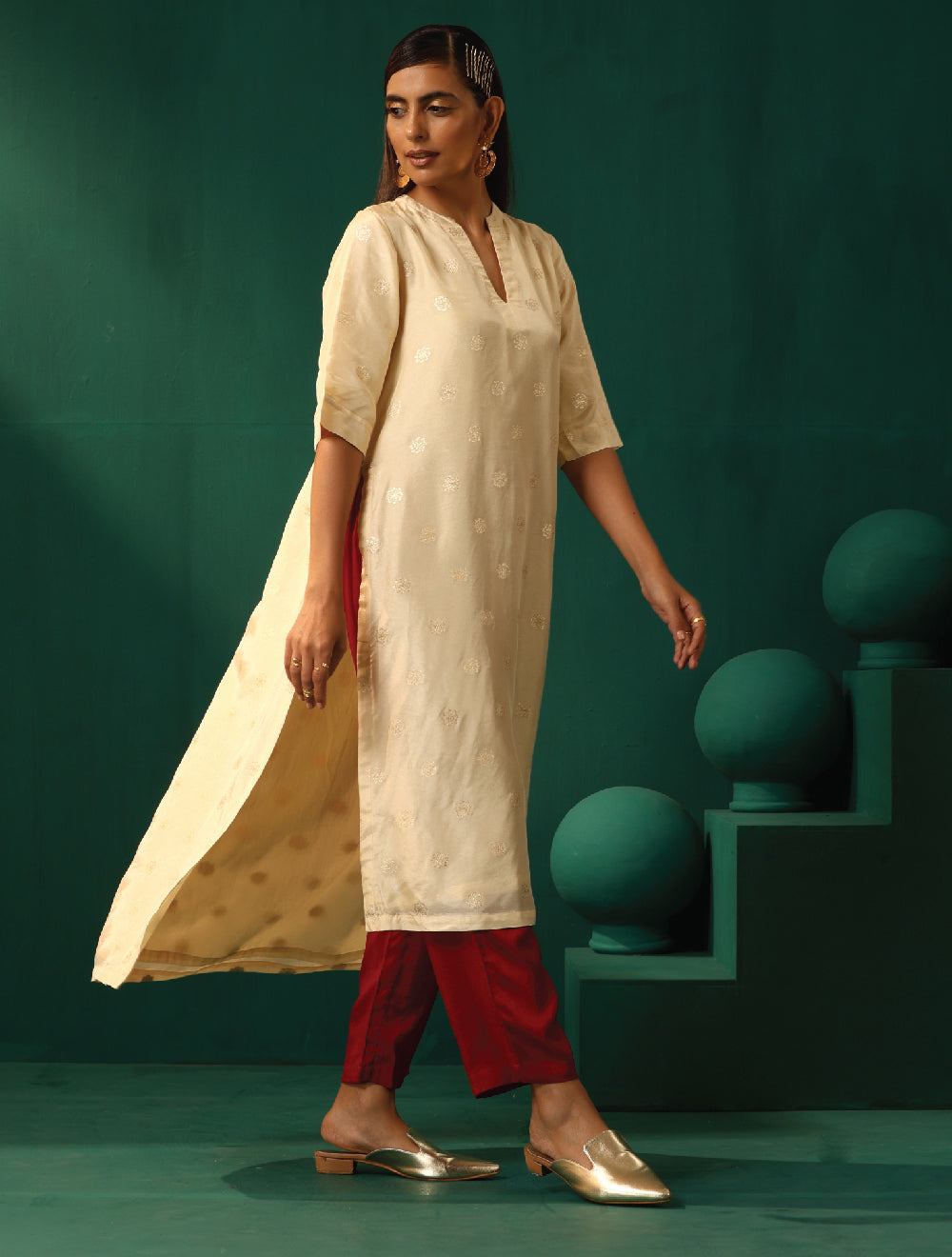 trueBrowns Ivory Geometric Floral Viscose Silk High Low Kurta Pant Set - Distacart