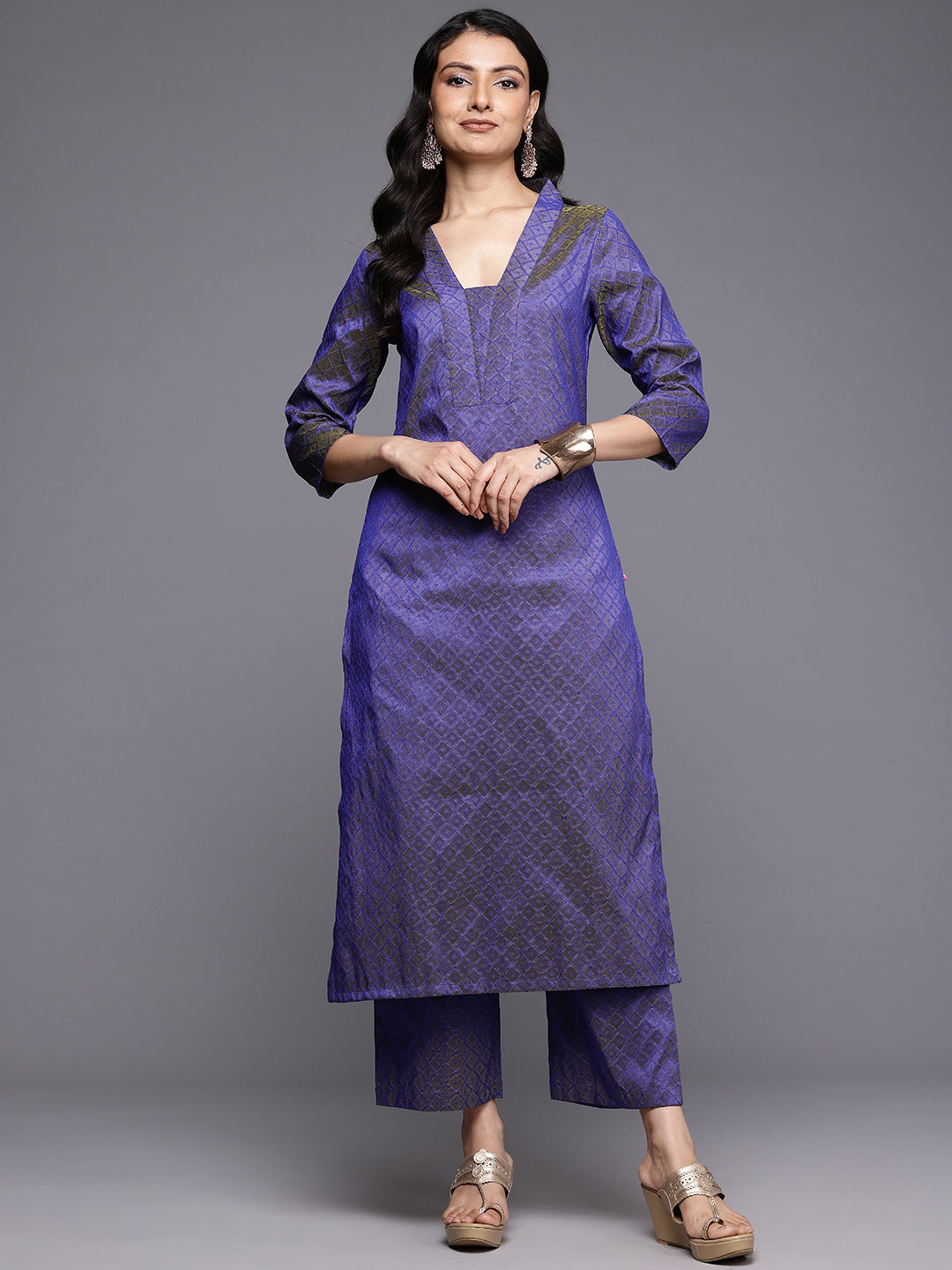 Varanga Women Blue Jacquard V Neck Kurta With Bottom And Dupatta - Distacart