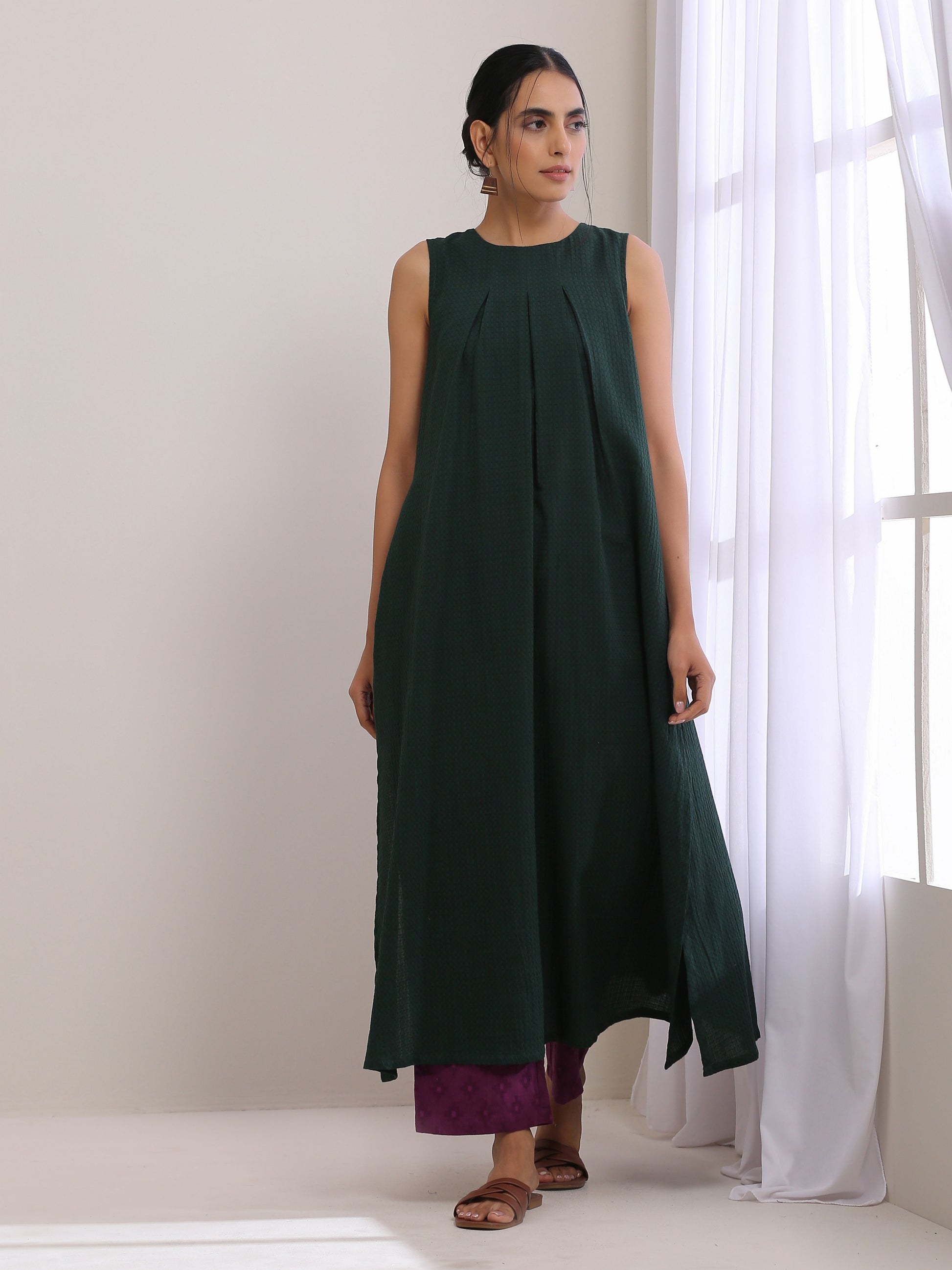 trueBrowns Dark Green Dobby Sleeveless Kurta Pant Set - Distacart