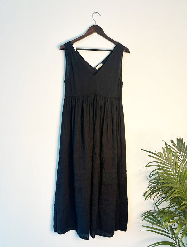 trueBrowns Black Slub Dress