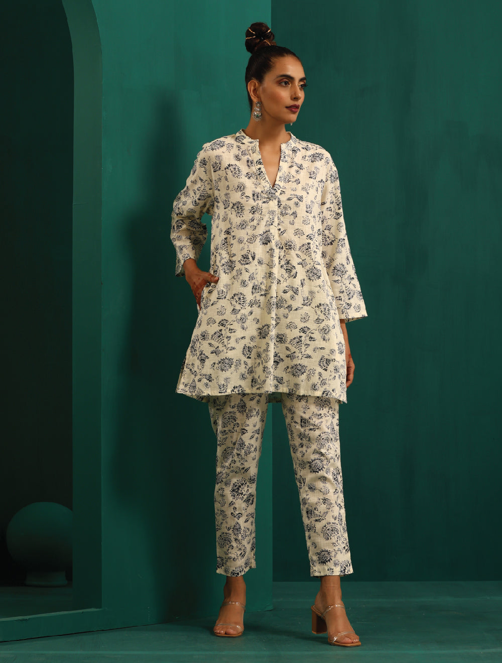 trueBrowns Blue Floral Cotton Printed Relaxed Co-ord Set - Distacart