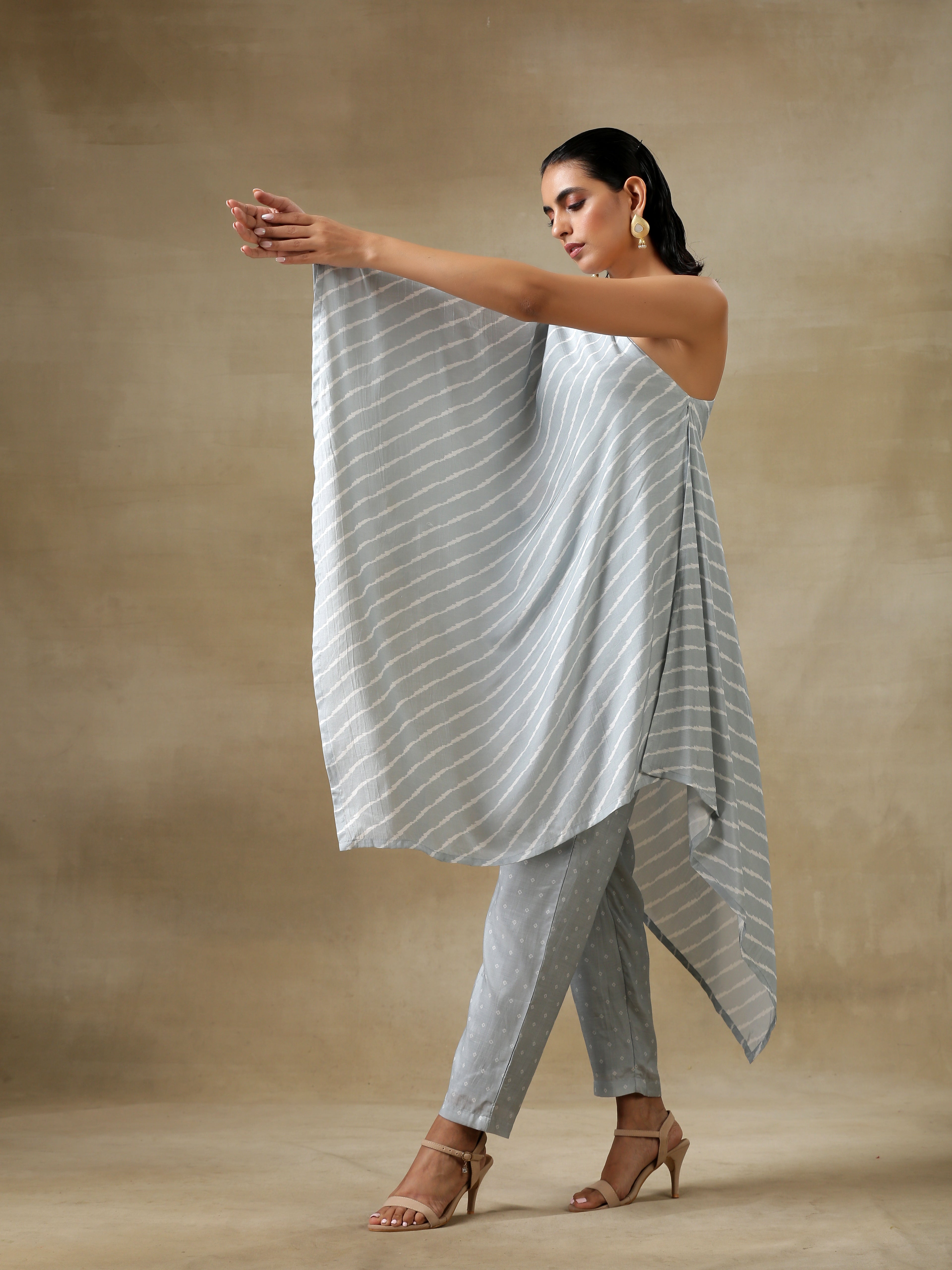 trueBrowns Grey Bandhani Printed Silk One-Shoulder Kurta Pant Set - Distacart