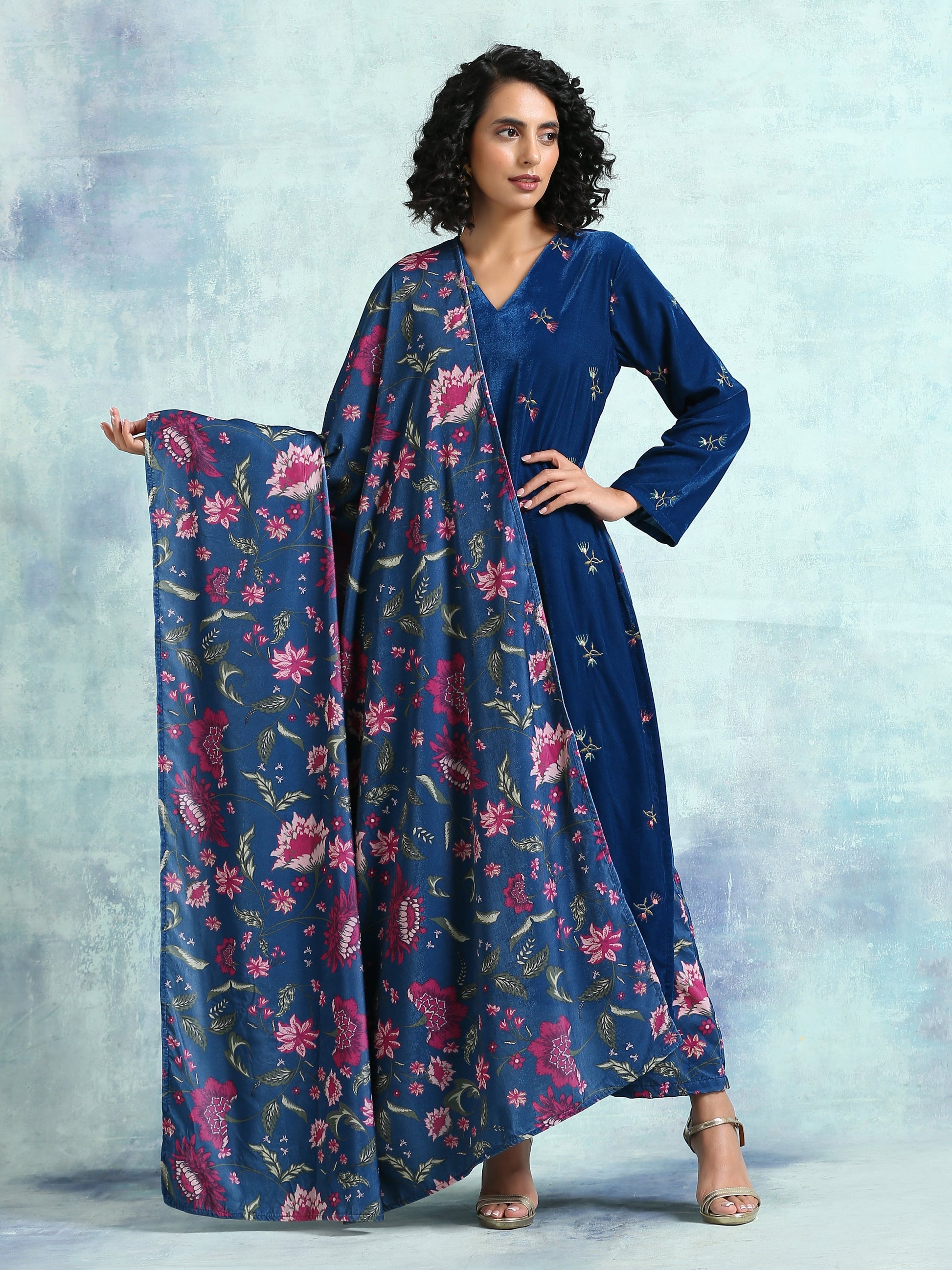 trueBrowns Blue Printed Velvet Shawl - Distacart