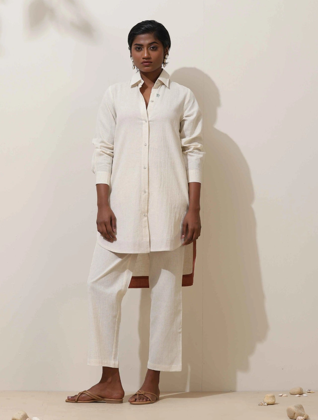 trueBrowns Off-White Cotton Linen Kurta Co-Ord Set