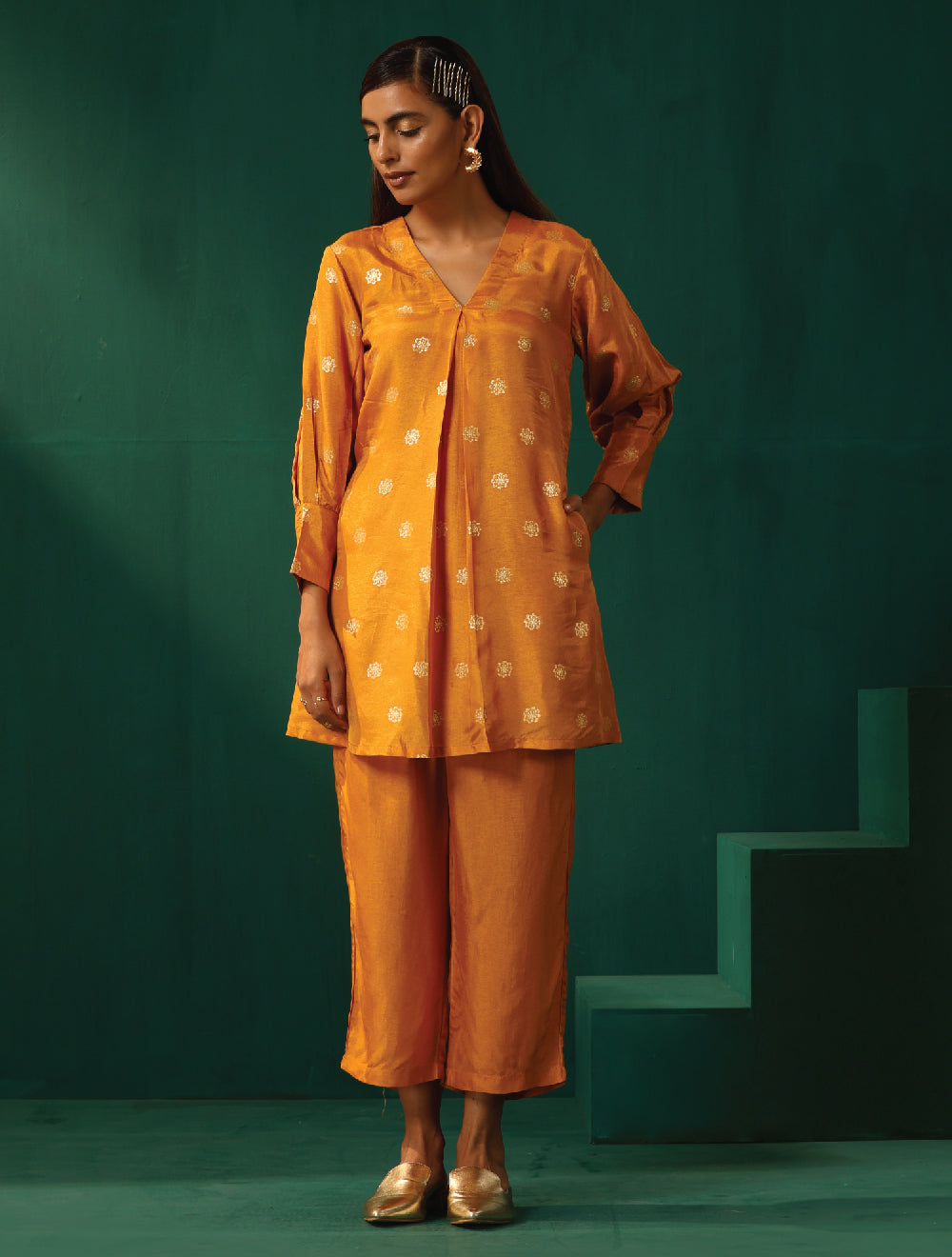 trueBrowns Mustard Geometric Floral Viscose Silk Front Pleat Co-ord Set - Distacart